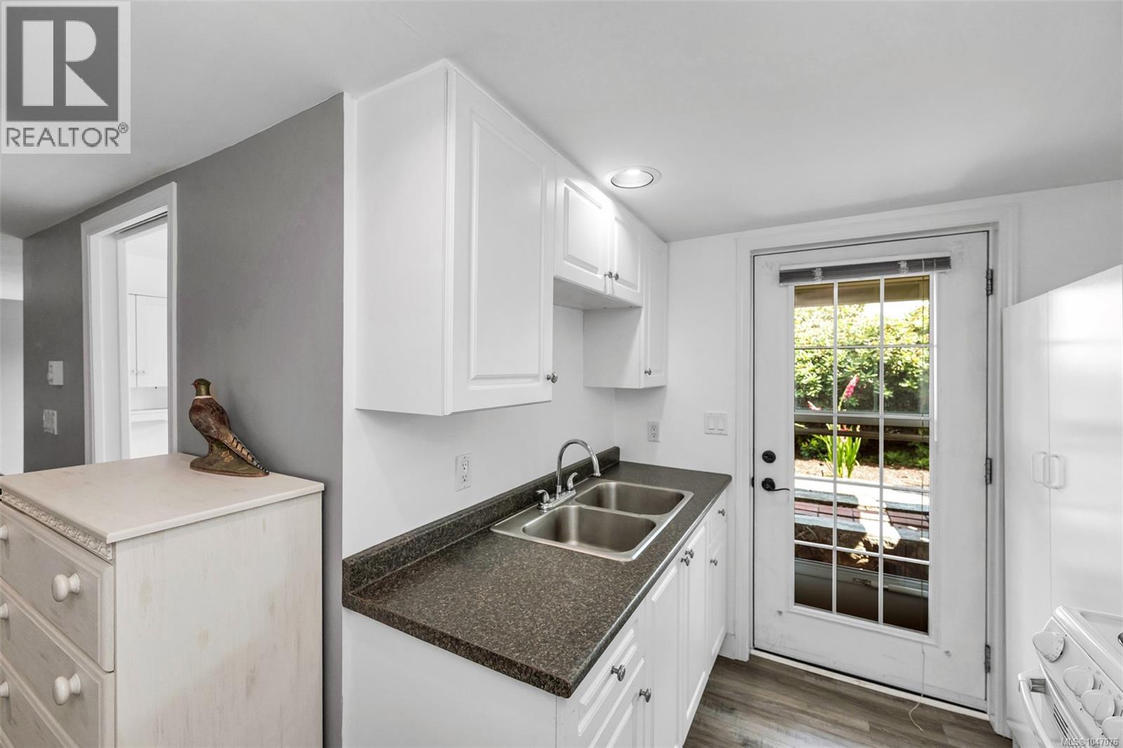 711 Wells Rd - 29