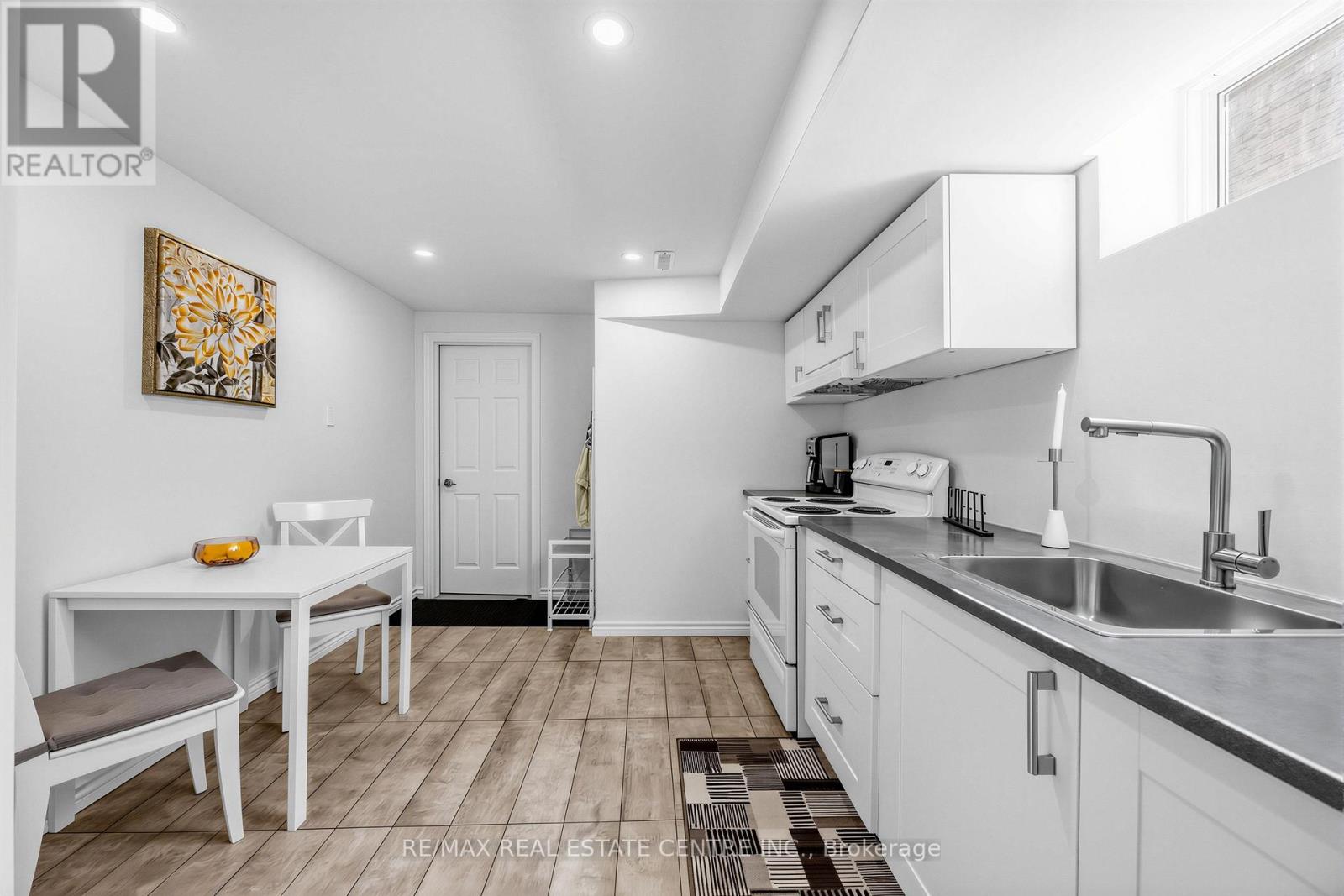 6348 ATHERLY CRESCENT - 24