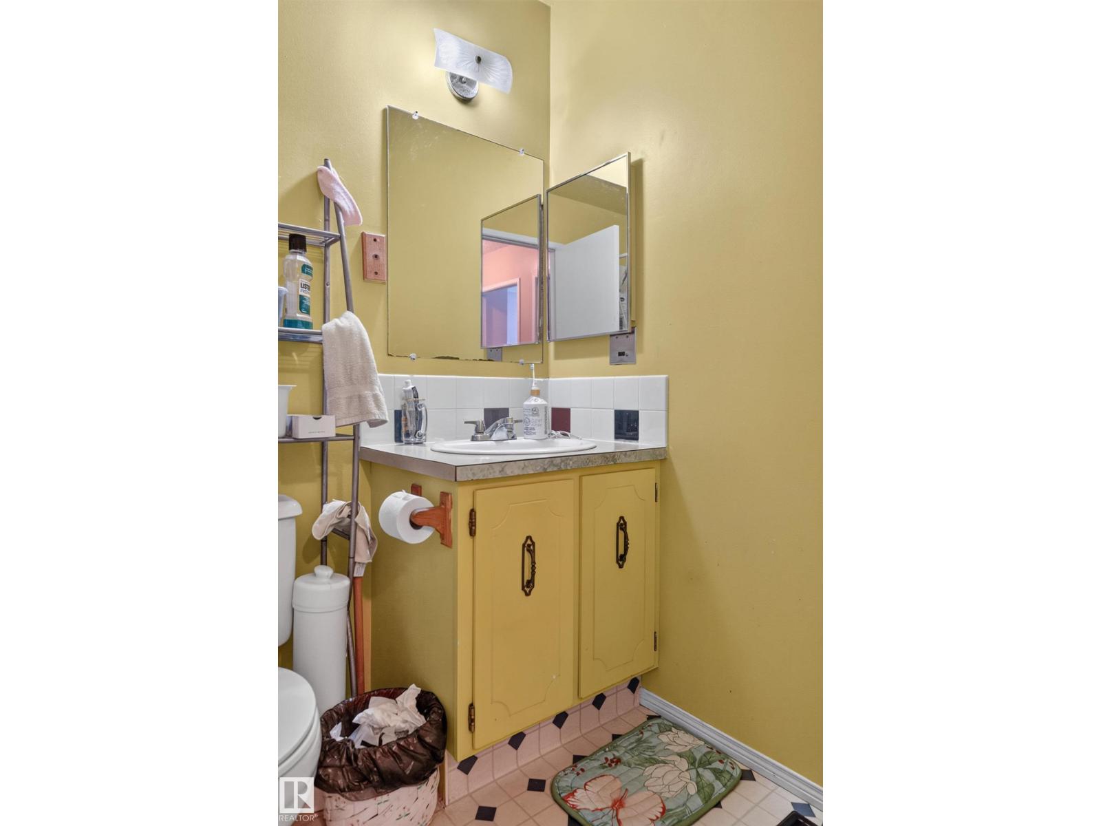 18247 93 AV NW - 26