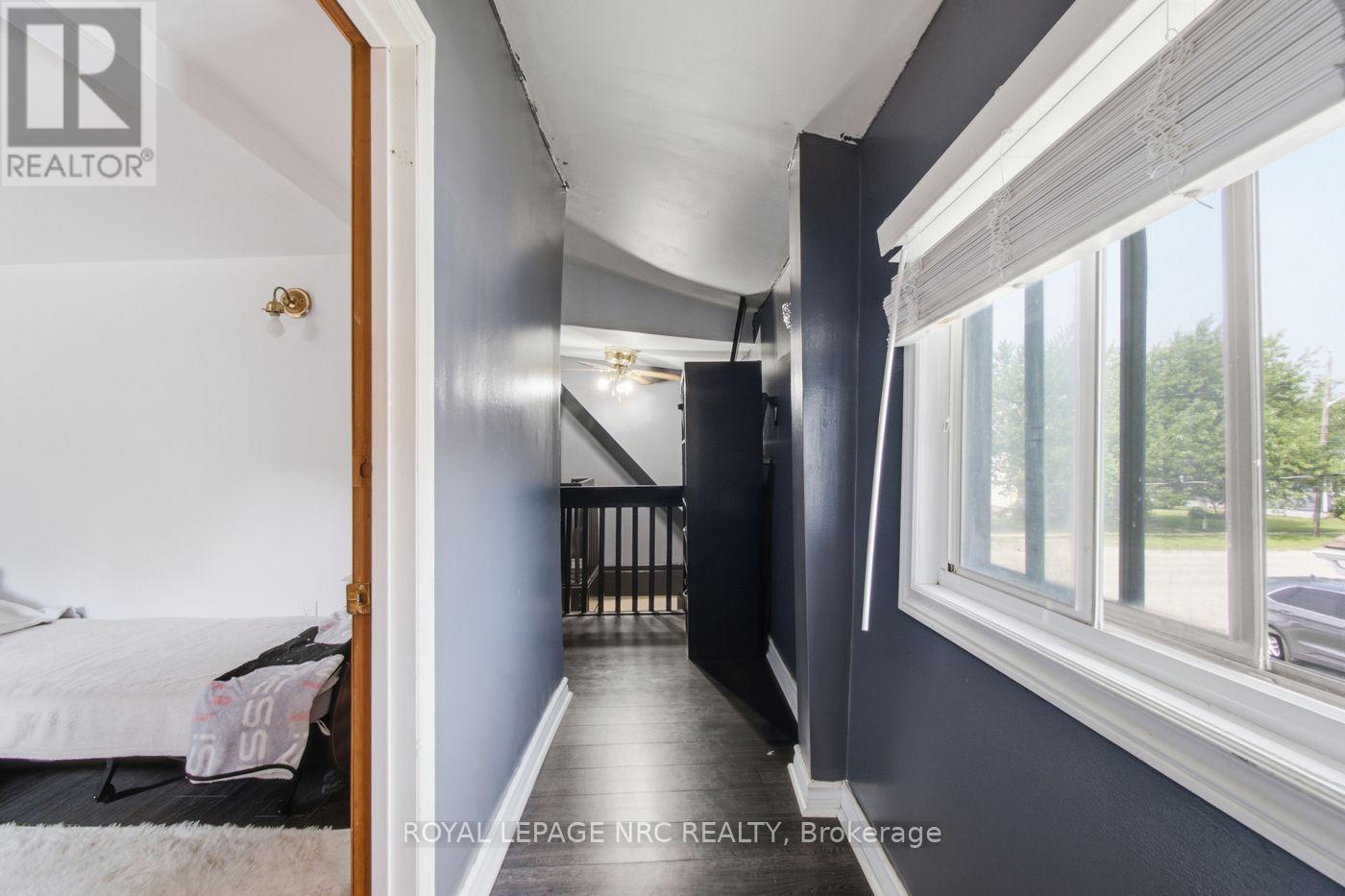 29 WELLINGTON STREET - 9