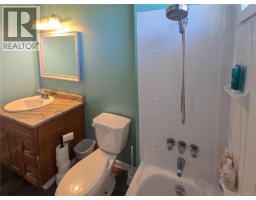 221 Spar St, Sayward, BC V0P1R0 Photo 41