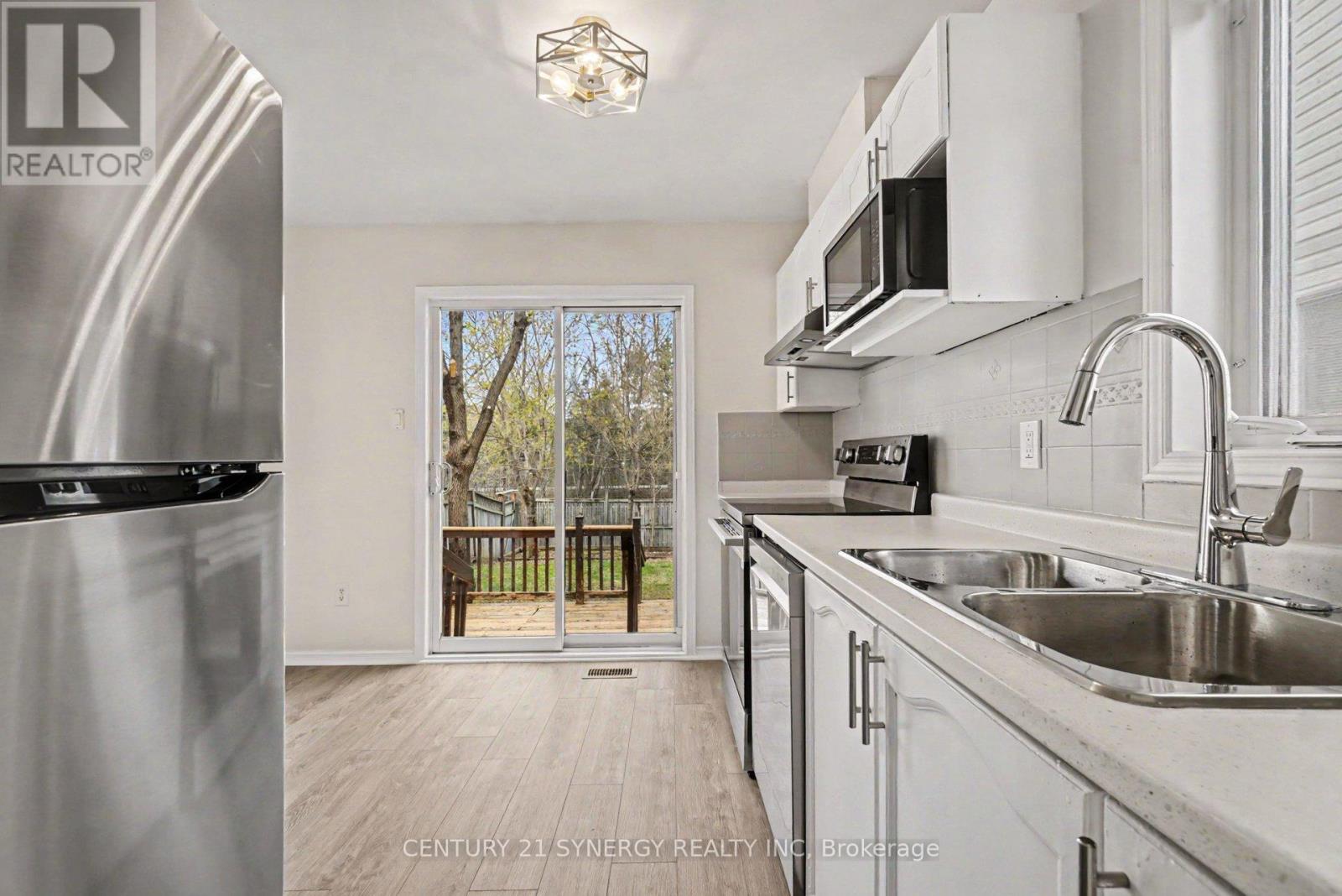 3 Bed, 2 Bath House for Sale in Ottawa – 54 MEADOWCROFT CRESCENT, Ottawa – MLS# X13685328 - Image 13