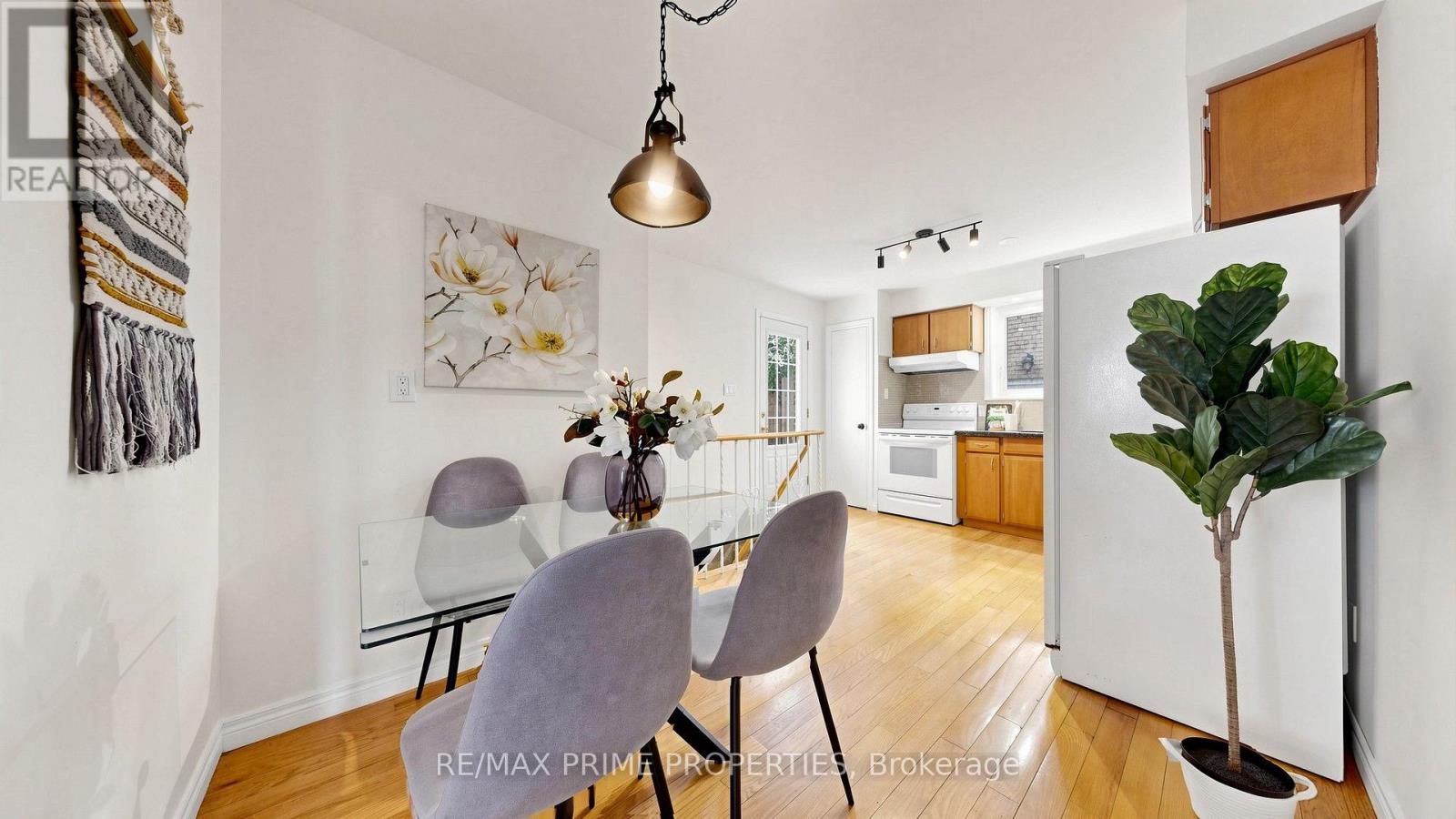 3 LEESWOOD CRESCENT E - 12