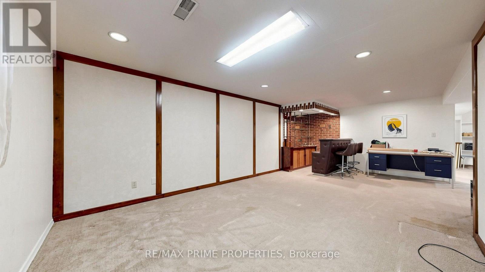 3 LEESWOOD CRESCENT E - 35