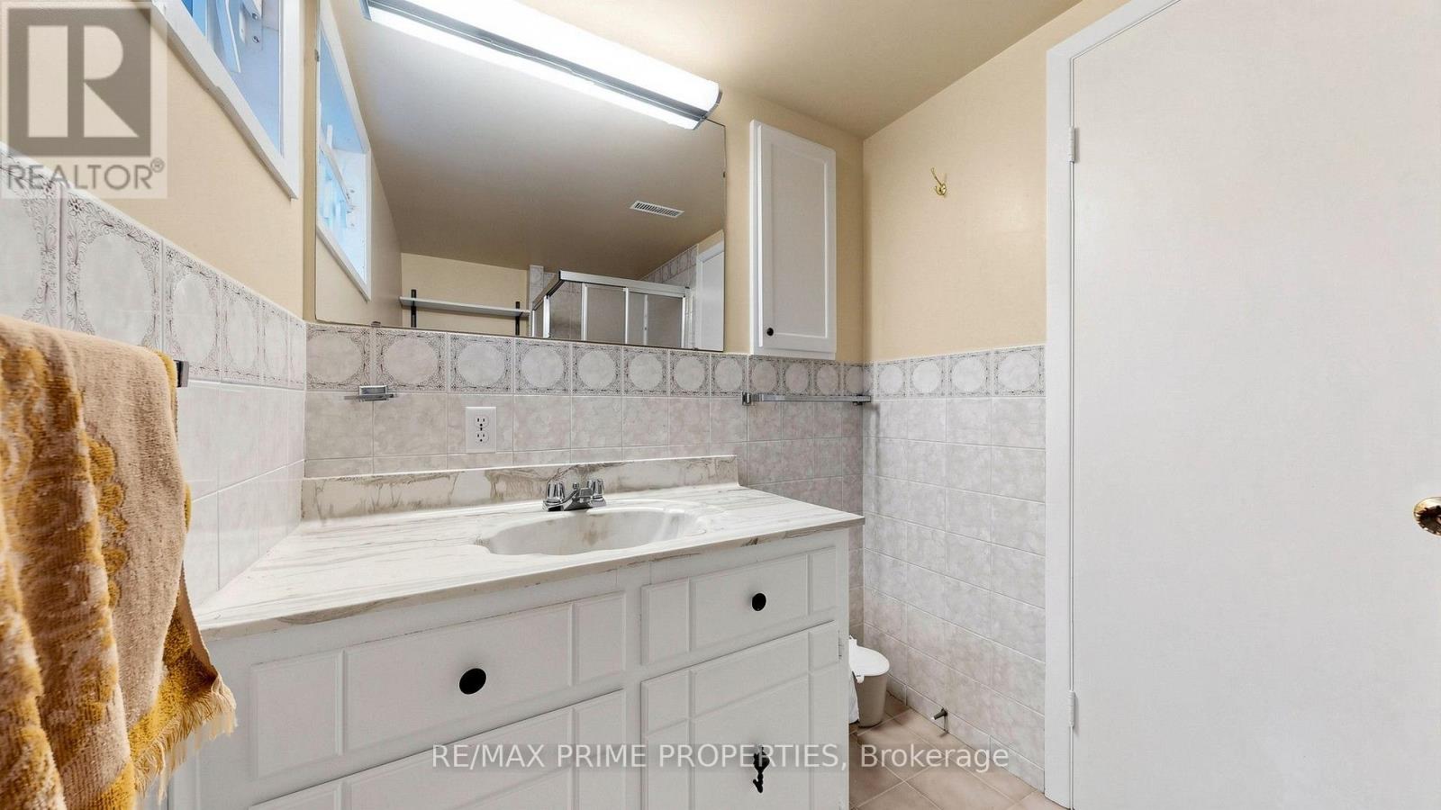 3 LEESWOOD CRESCENT E - 41