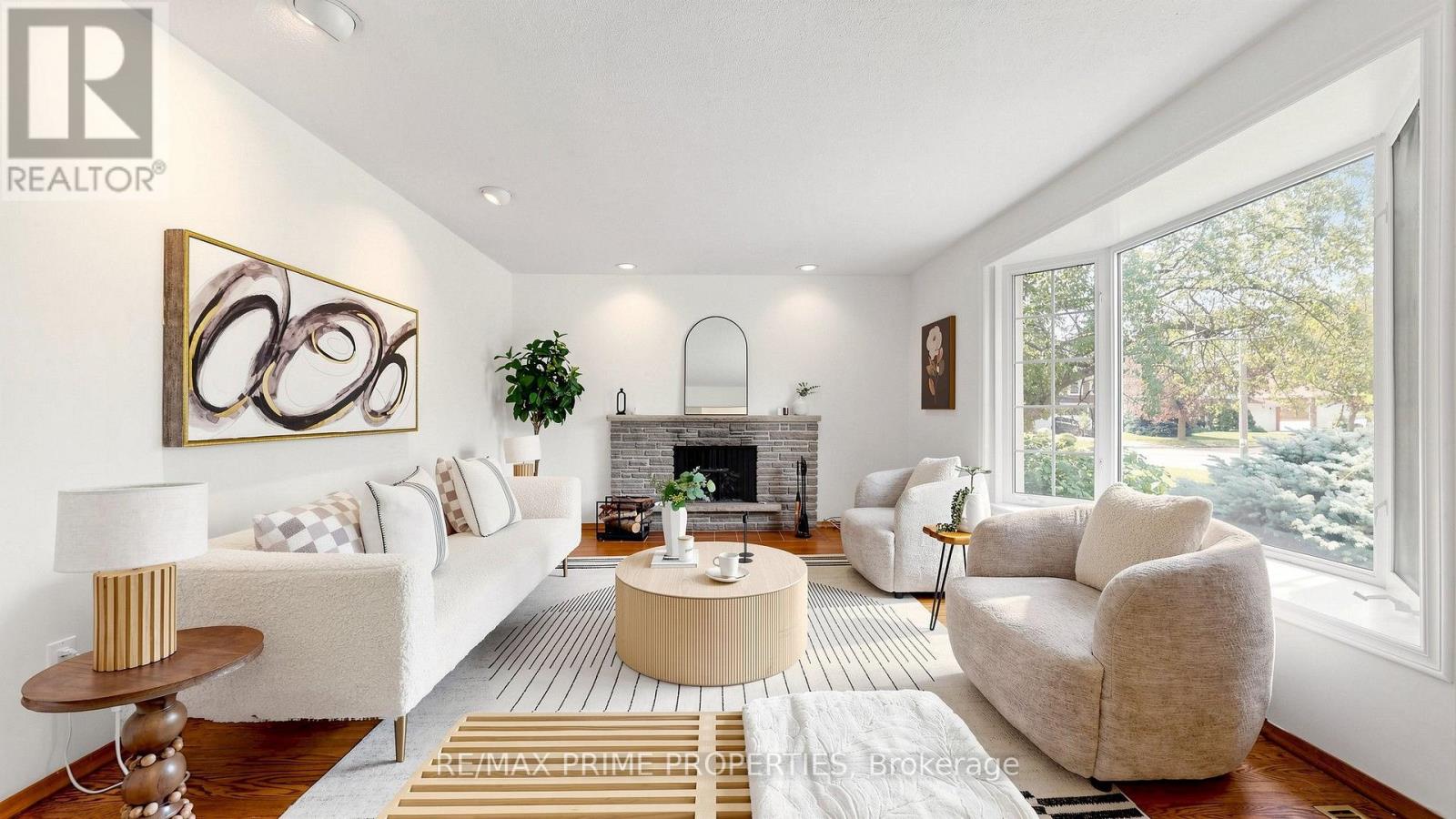 3 LEESWOOD CRESCENT E - 6
