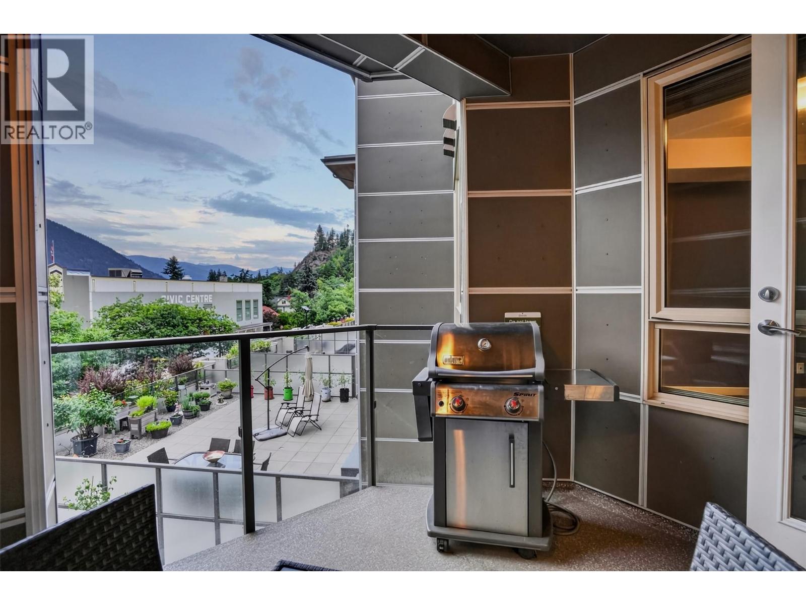 #301 710 Vernon Street - 22