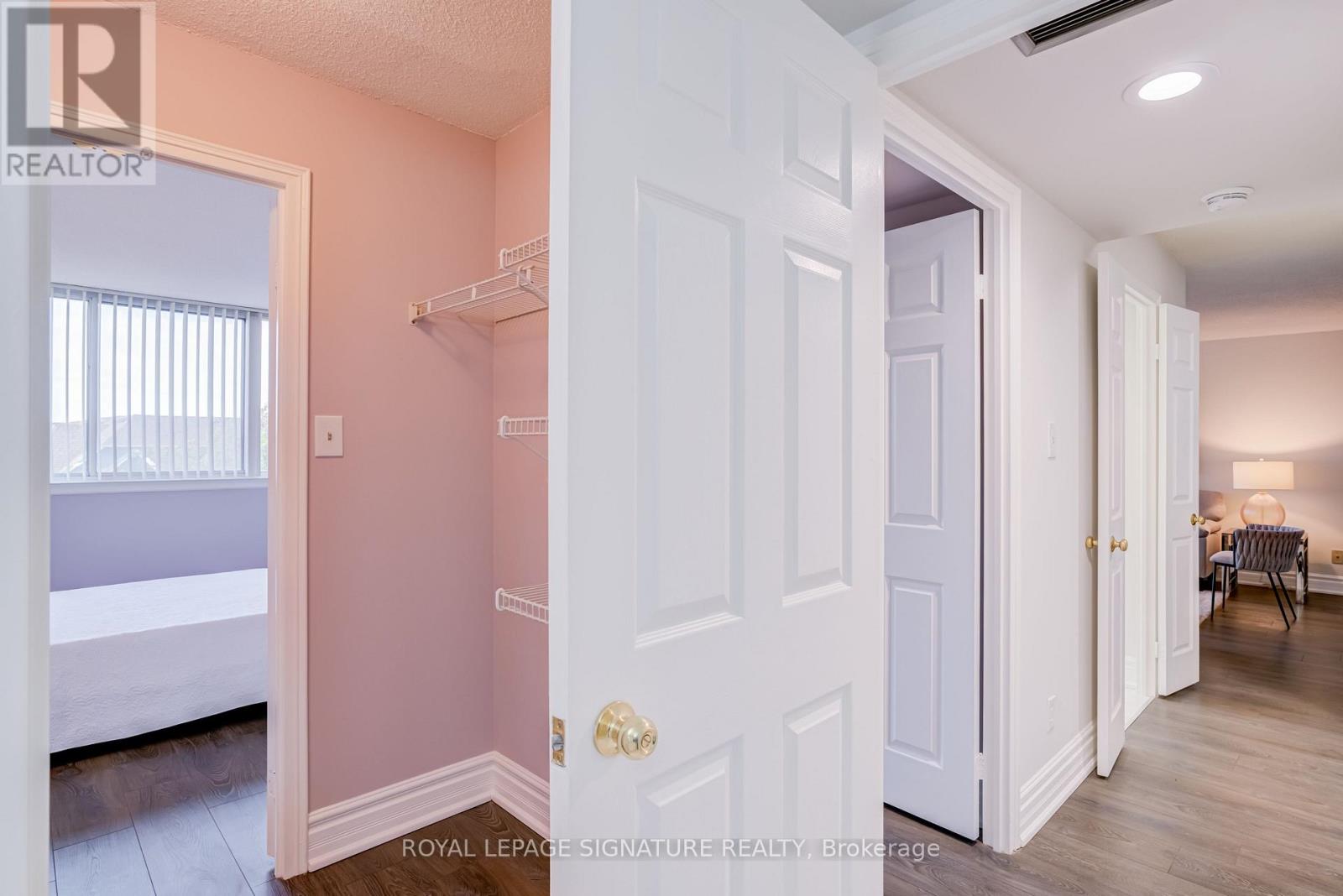 #405 880 DUNDAS STREET W - 26