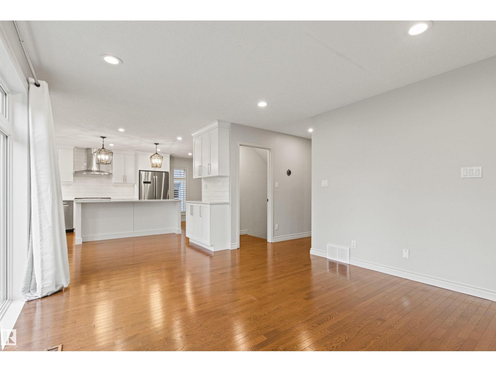 10626 125 ST NW - 12