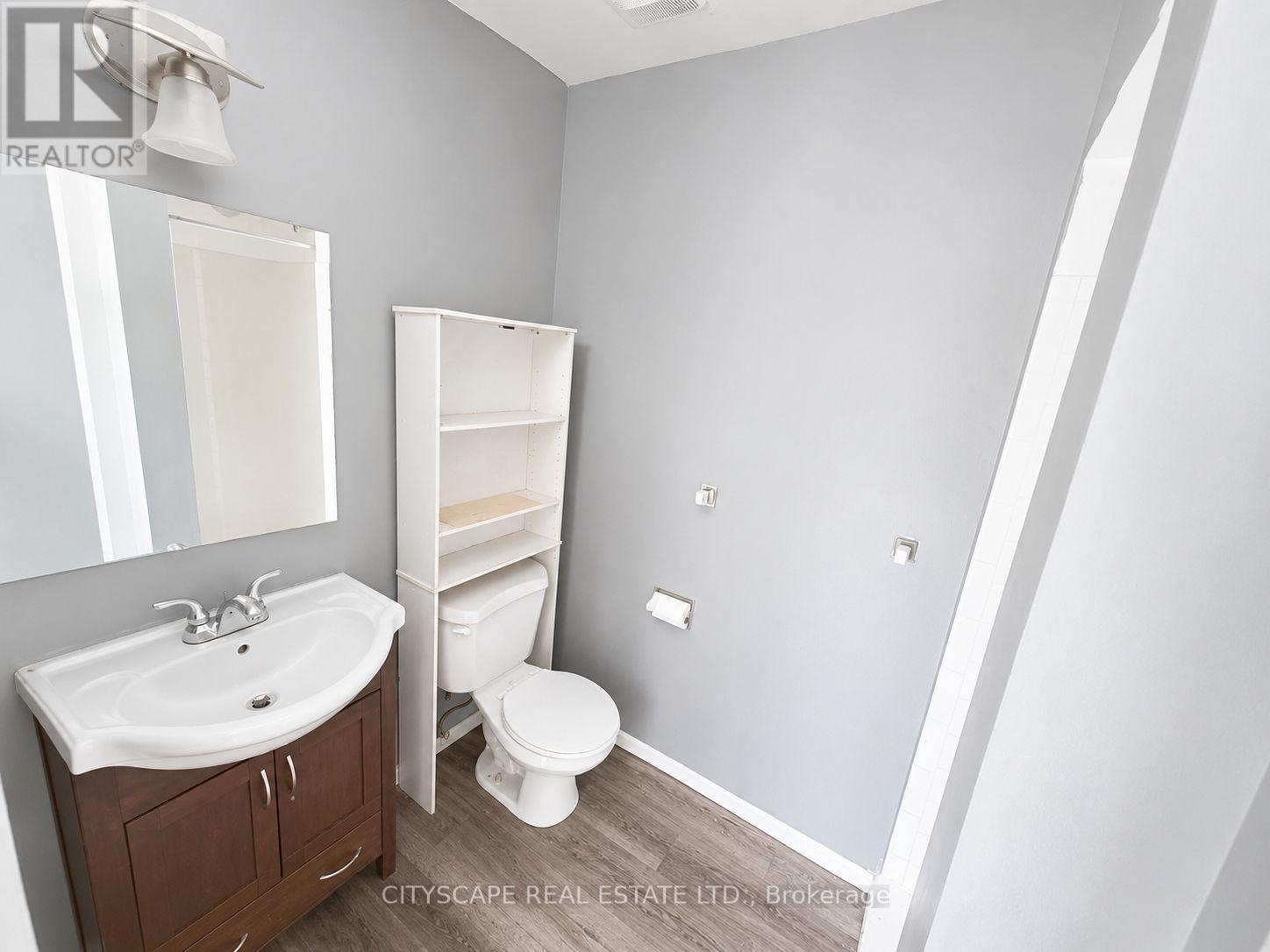 #8 850 BERKSHIRE DRIVE - Image 16