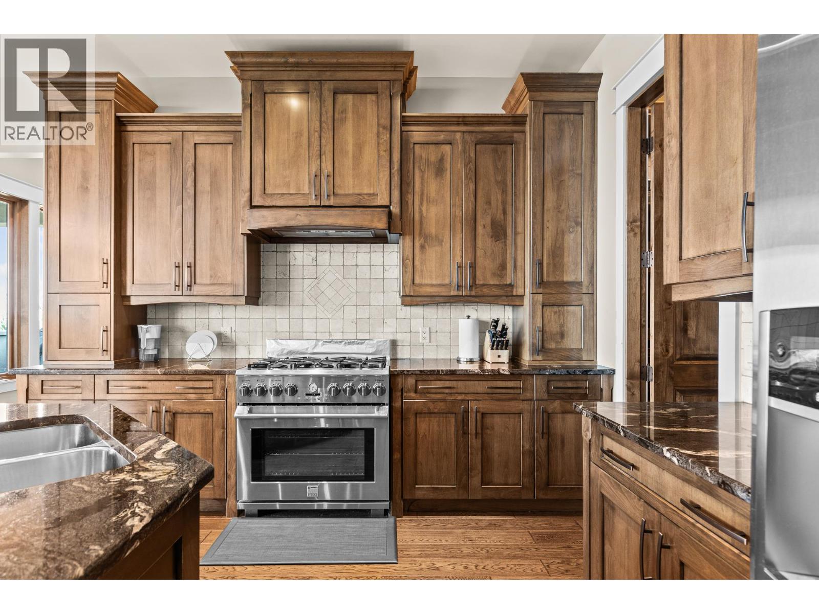 942 Hewetson Avenue, Kelowna