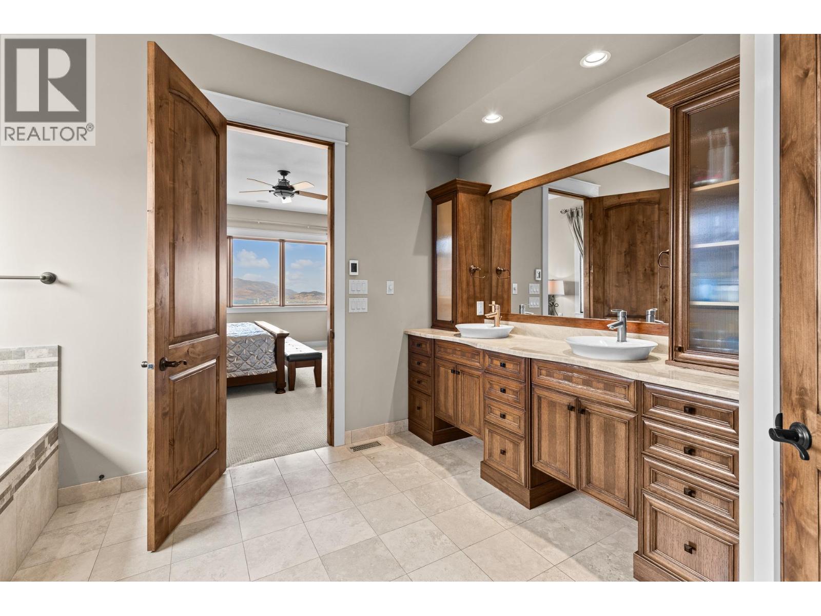 942 Hewetson Avenue, Kelowna