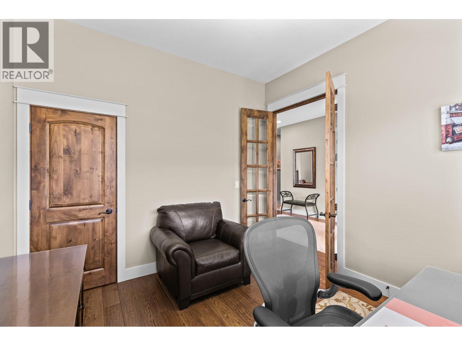942 Hewetson Avenue - 3