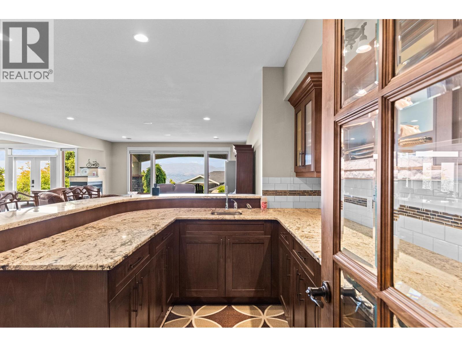 942 Hewetson Avenue, Kelowna