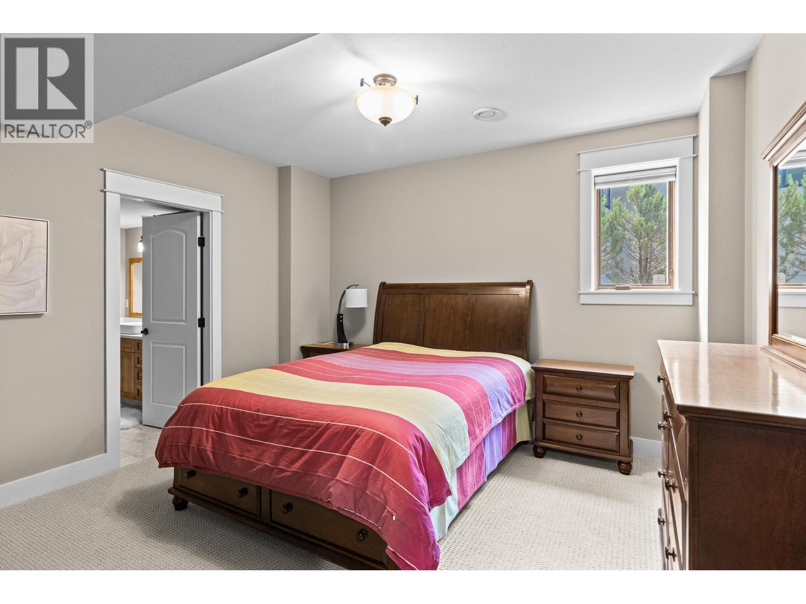 942 Hewetson Avenue, Kelowna