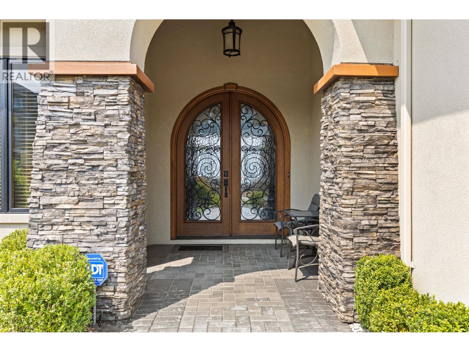 942 Hewetson Avenue, Kelowna