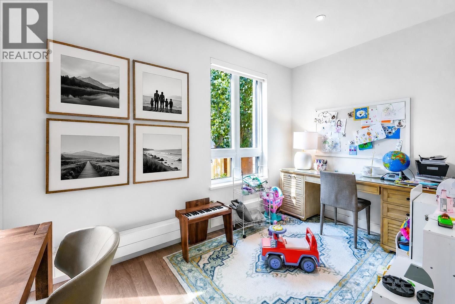 127 525 E 2ND STREET, North Vancouver