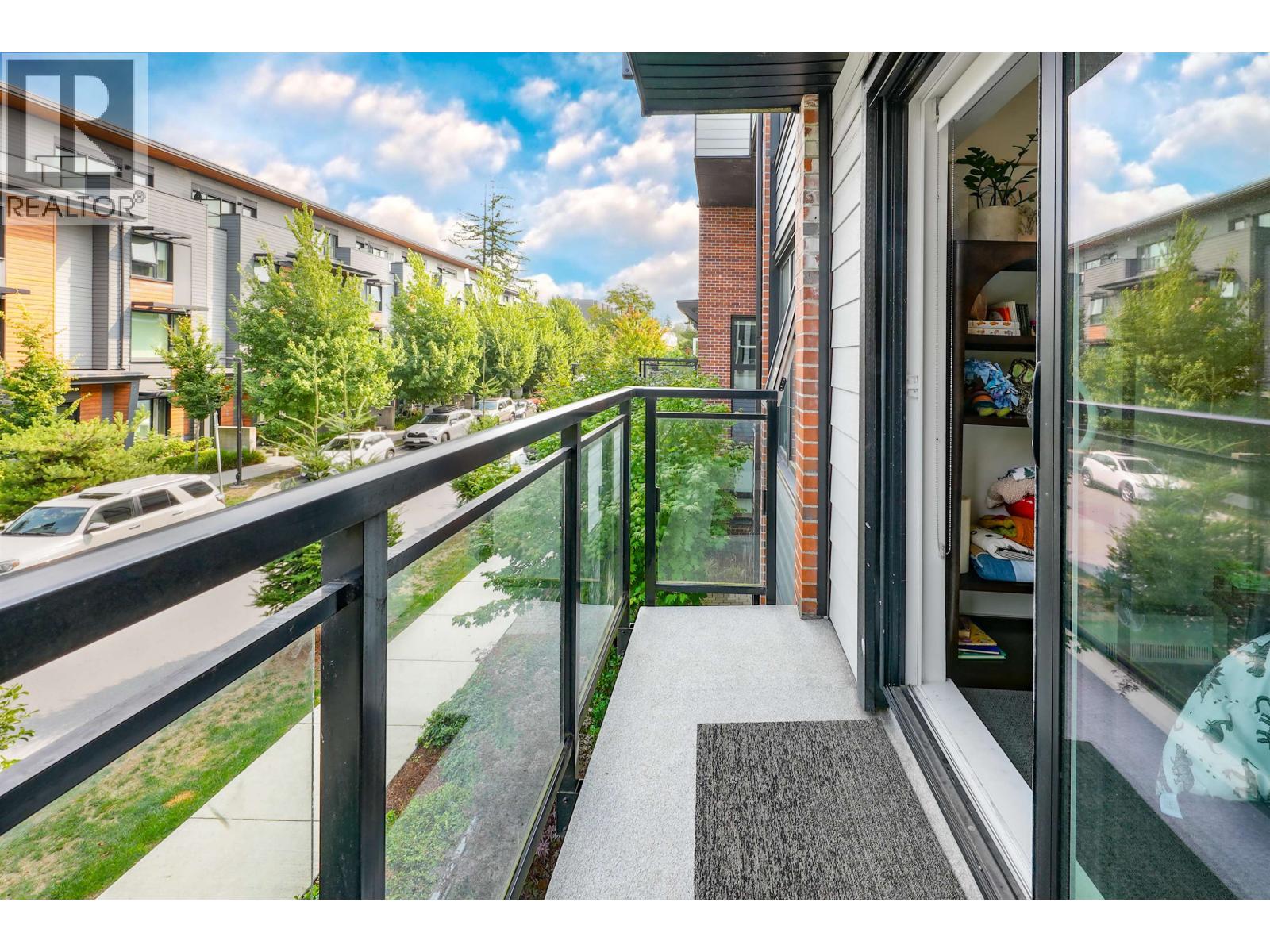 127 525 E 2ND STREET, North Vancouver