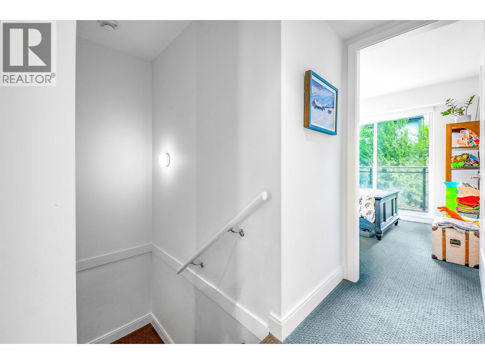 127 525 E 2ND STREET, North Vancouver