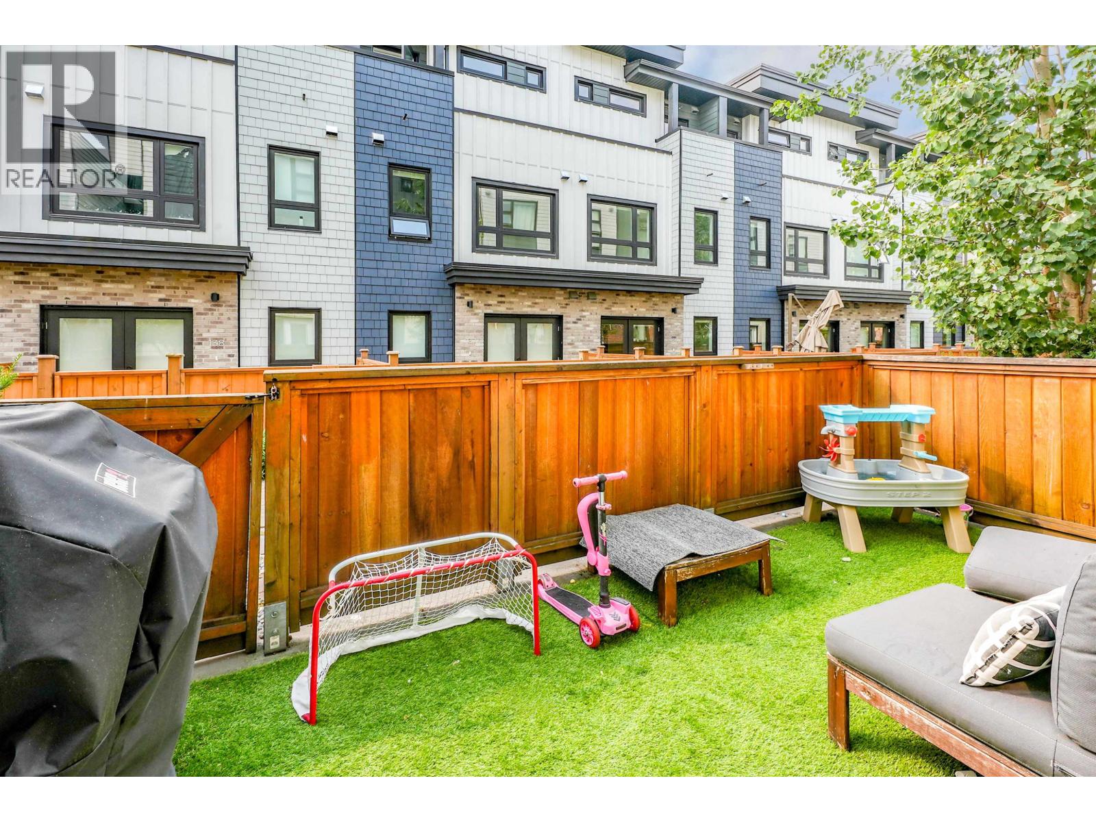 127 525 E 2ND STREET, North Vancouver