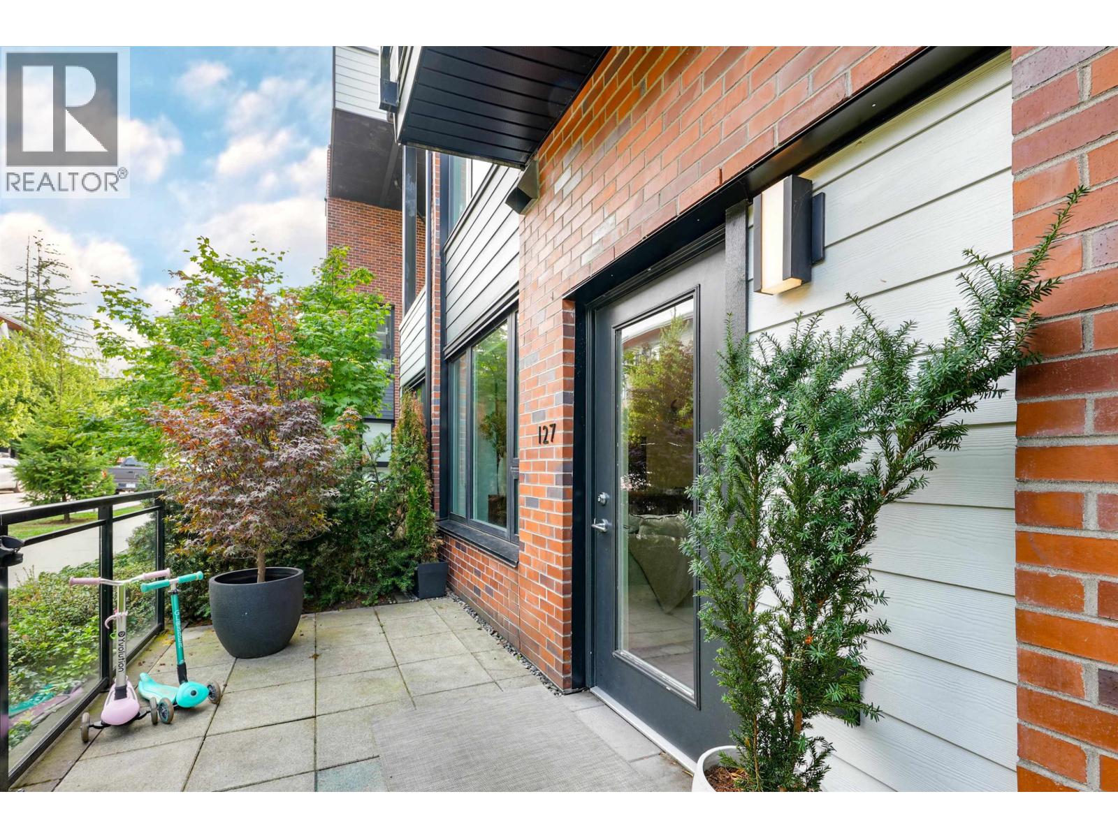 127 525 E 2ND STREET, North Vancouver