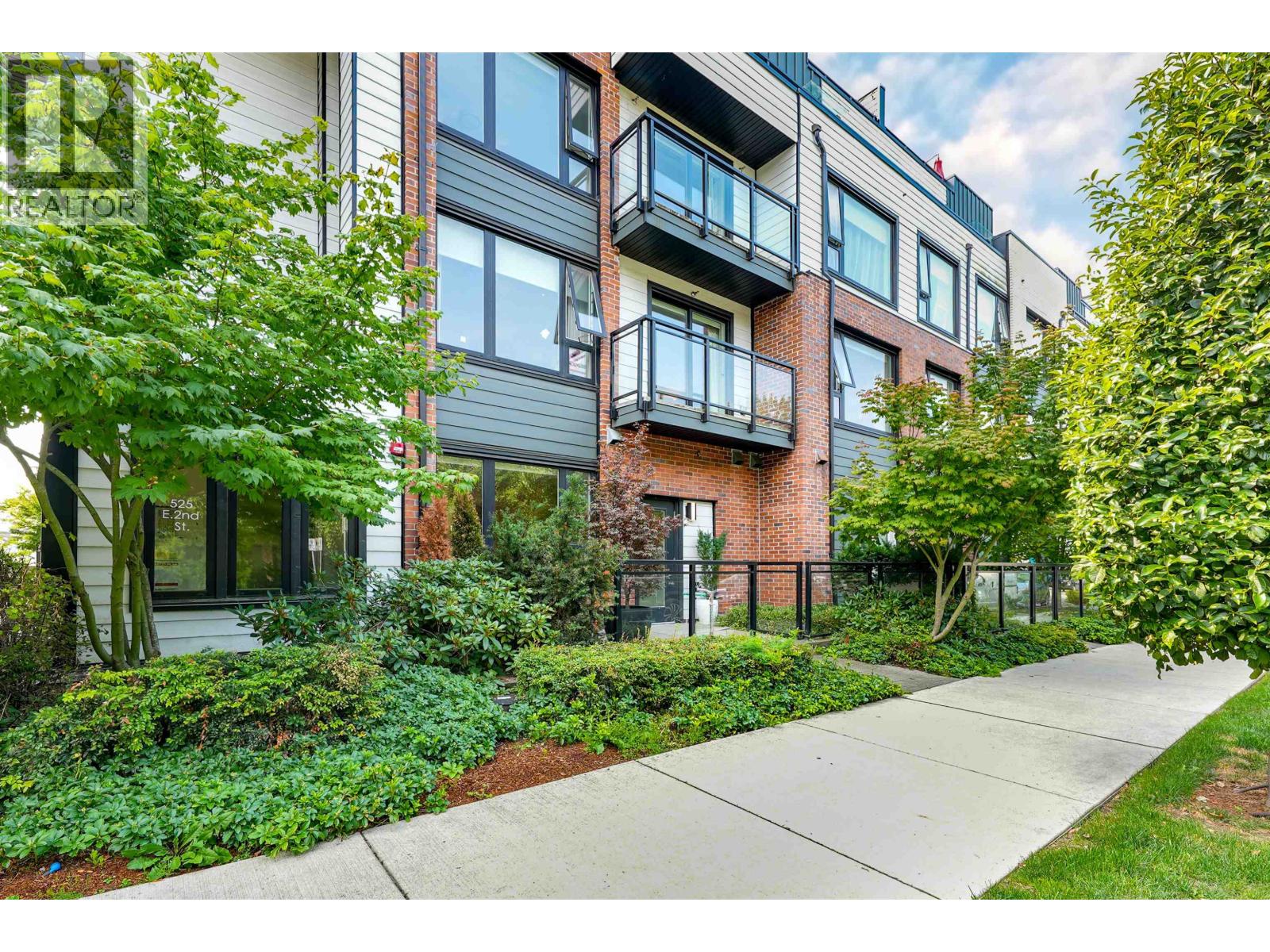127 525 E 2ND STREET, North Vancouver
