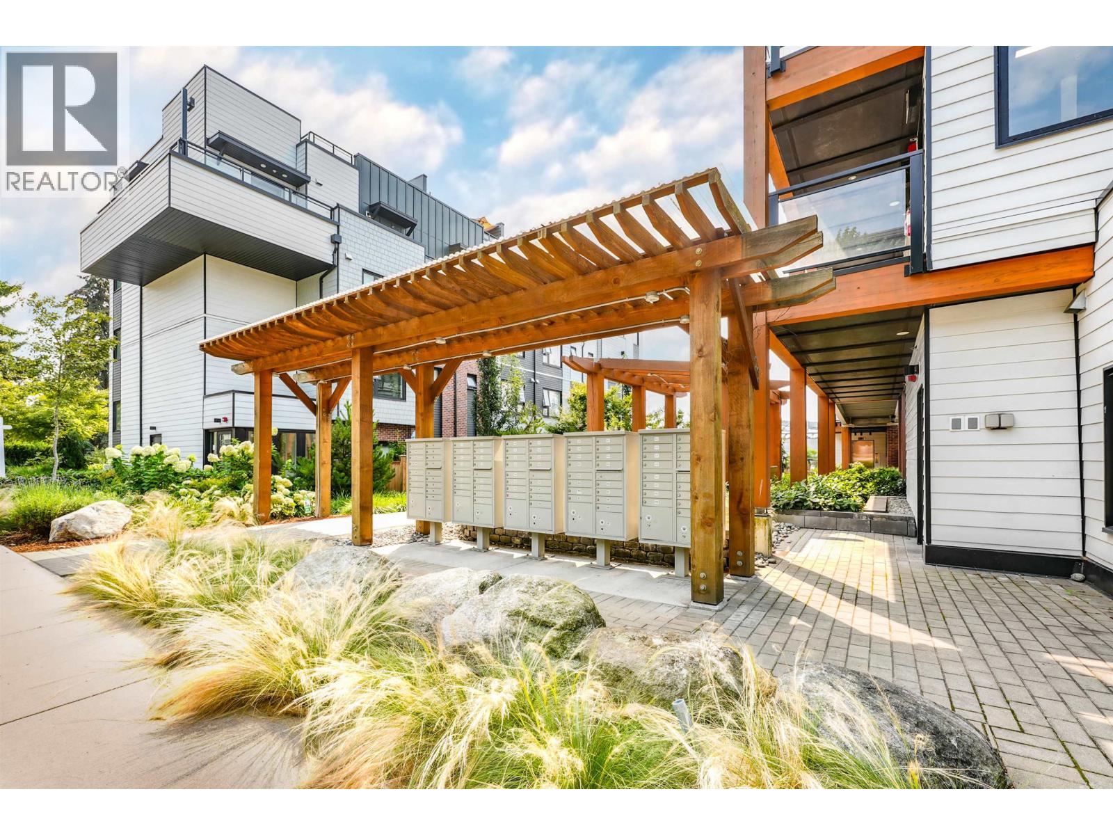 127 525 E 2ND STREET, North Vancouver