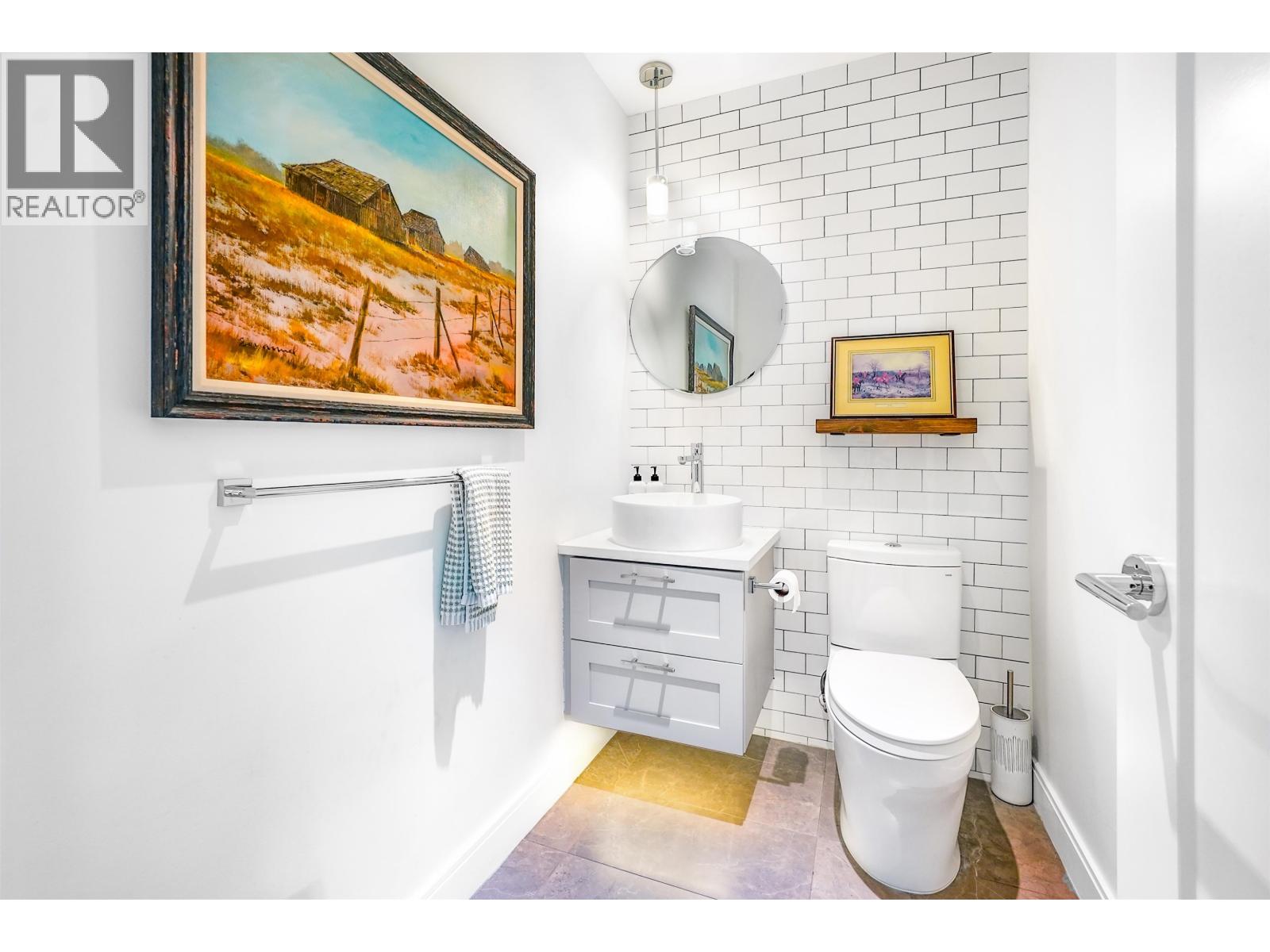 127 525 E 2ND STREET, North Vancouver