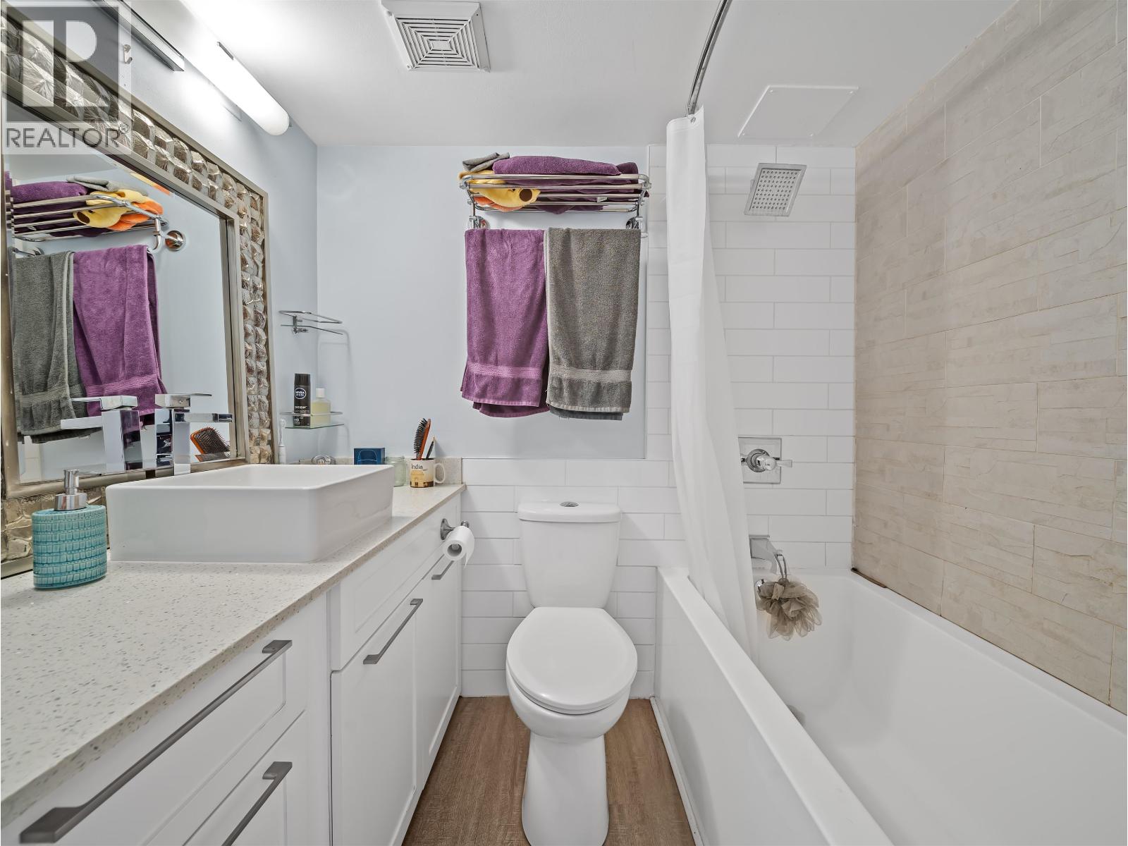 210 141 W 13TH STREET, North Vancouver