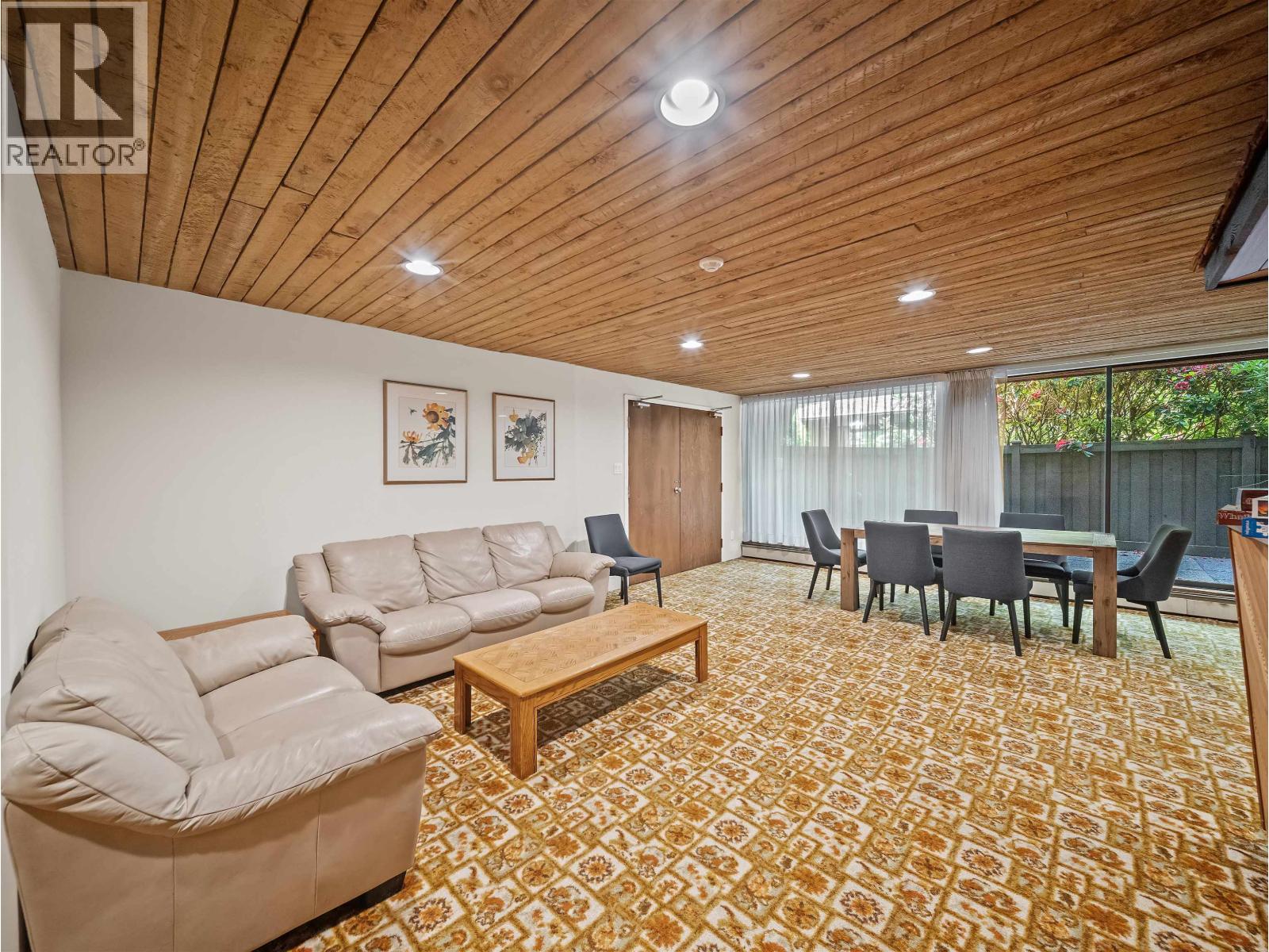210 141 W 13TH STREET, North Vancouver
