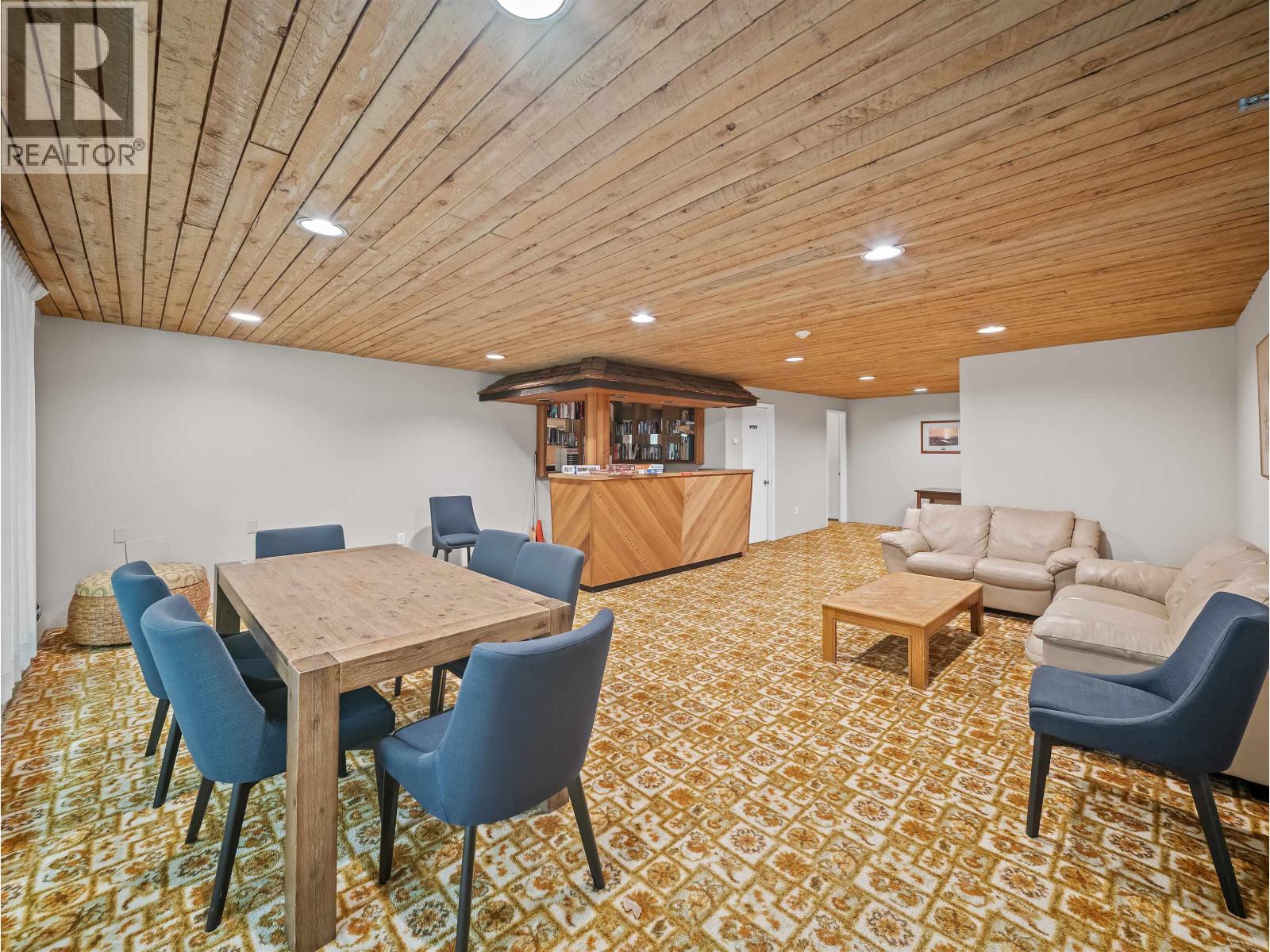 210 141 W 13TH STREET, North Vancouver