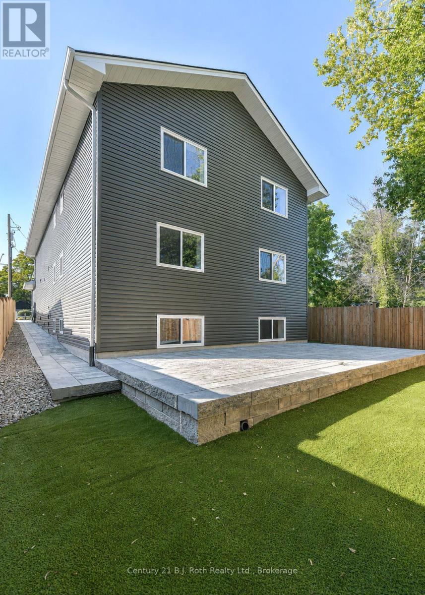 165 BARRIE ROAD - 28