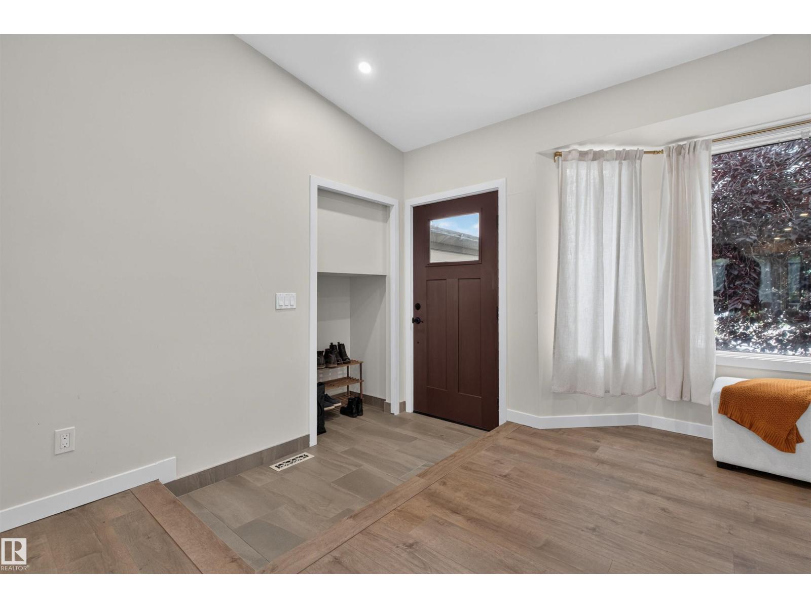 4216 49 AV - Image 13