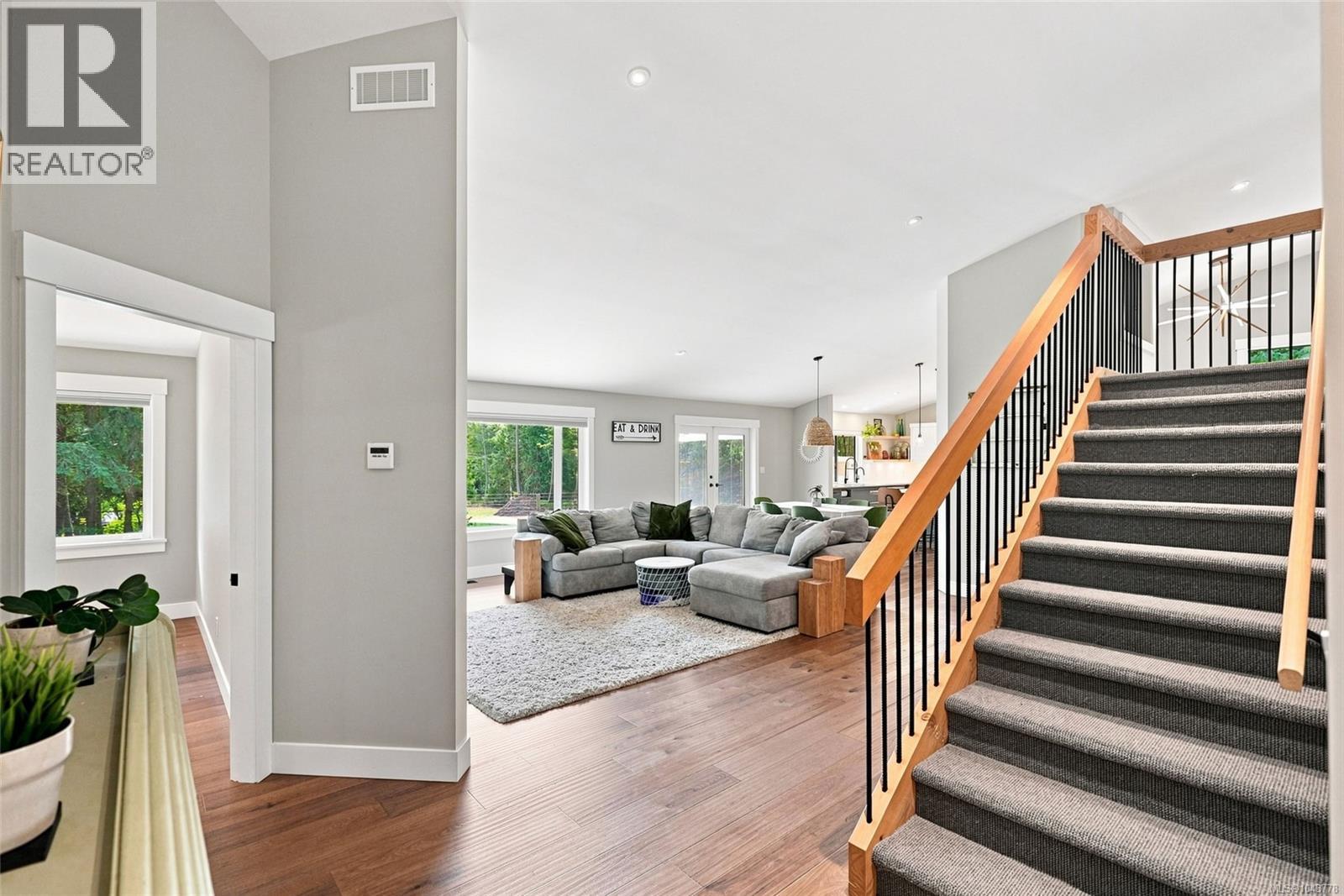 2551 Schirra Dr - 16