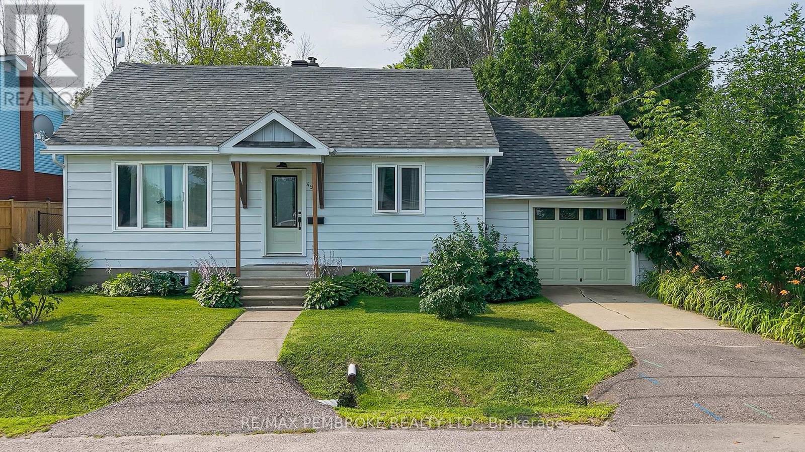 4 Bed, 2 Bath House for Sale in Pembroke – 496 WILBERT STREET, Pembroke – MLS# X13685436 - Image 1