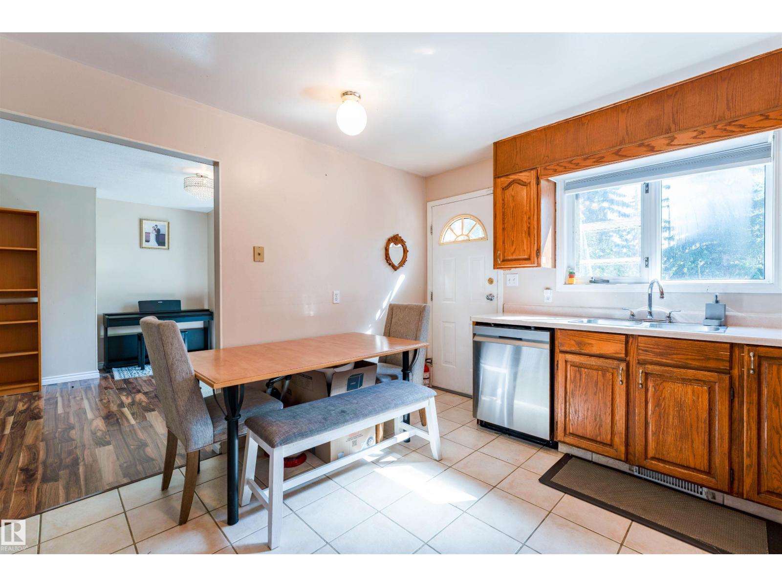 4609 38A AV NW - Image 19