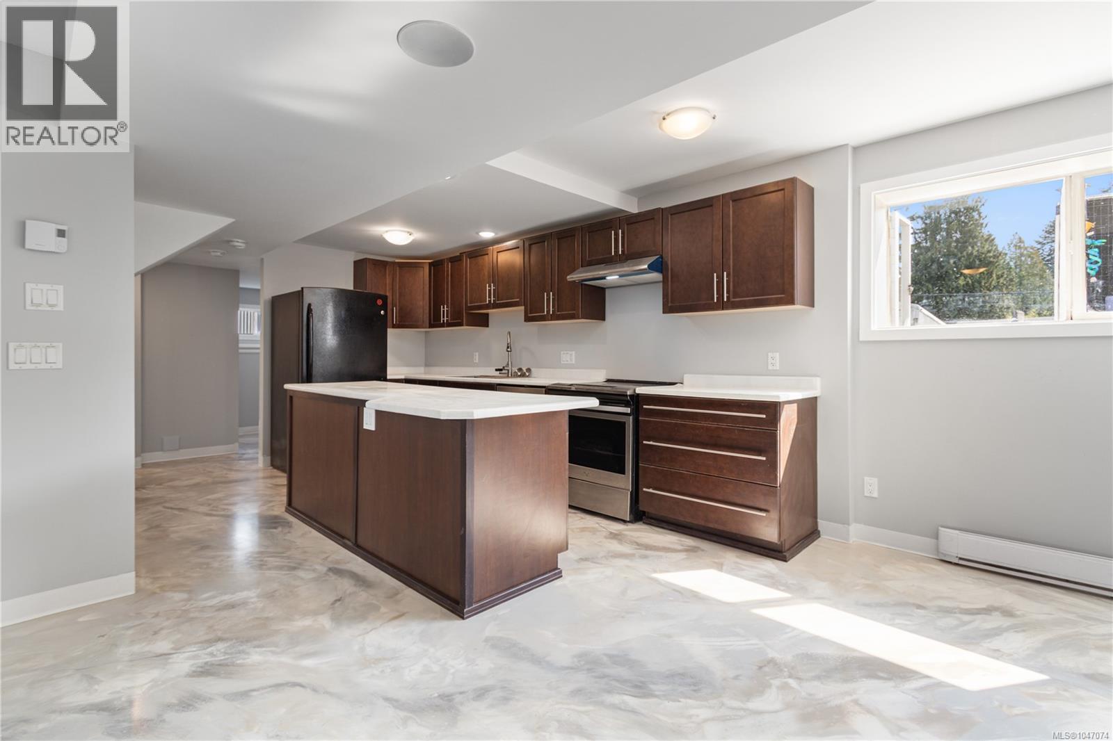 3400 Departure Bay Rd - 32
