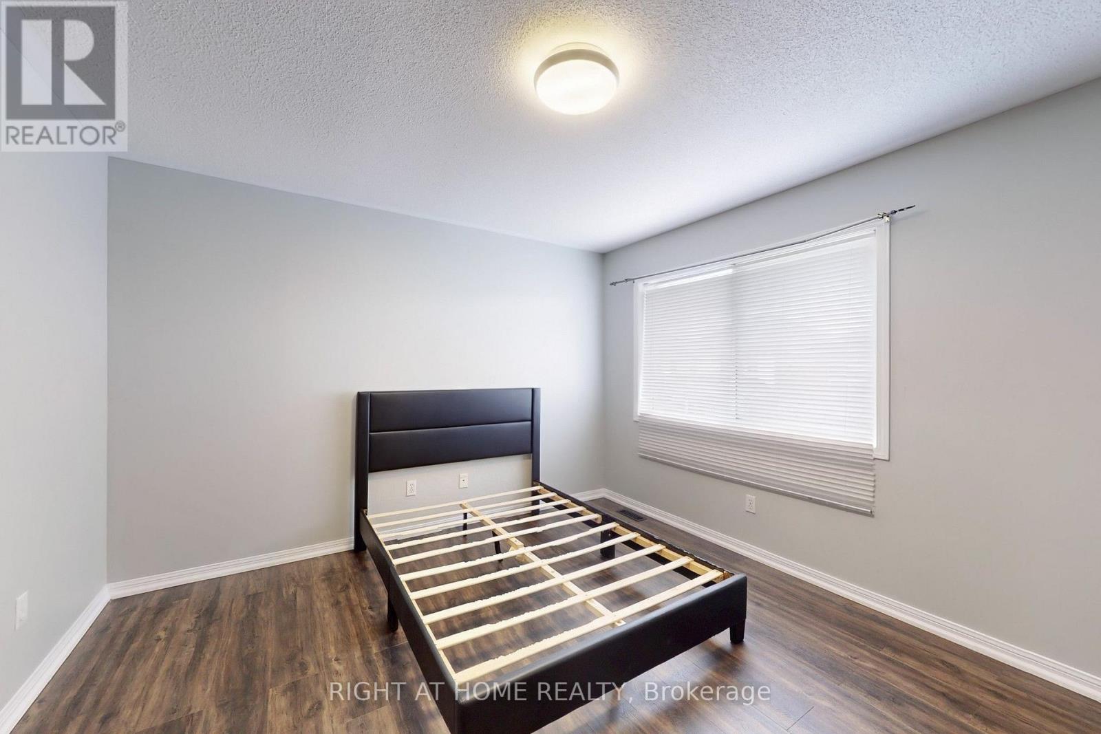 21 DUNLOP COURT - Image 25
