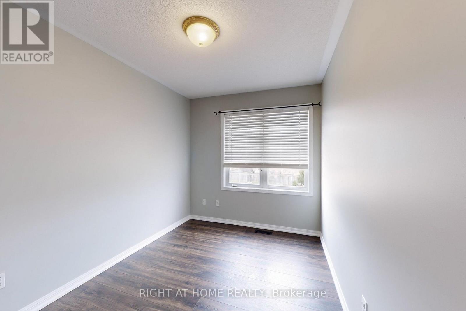 21 DUNLOP COURT - Image 35