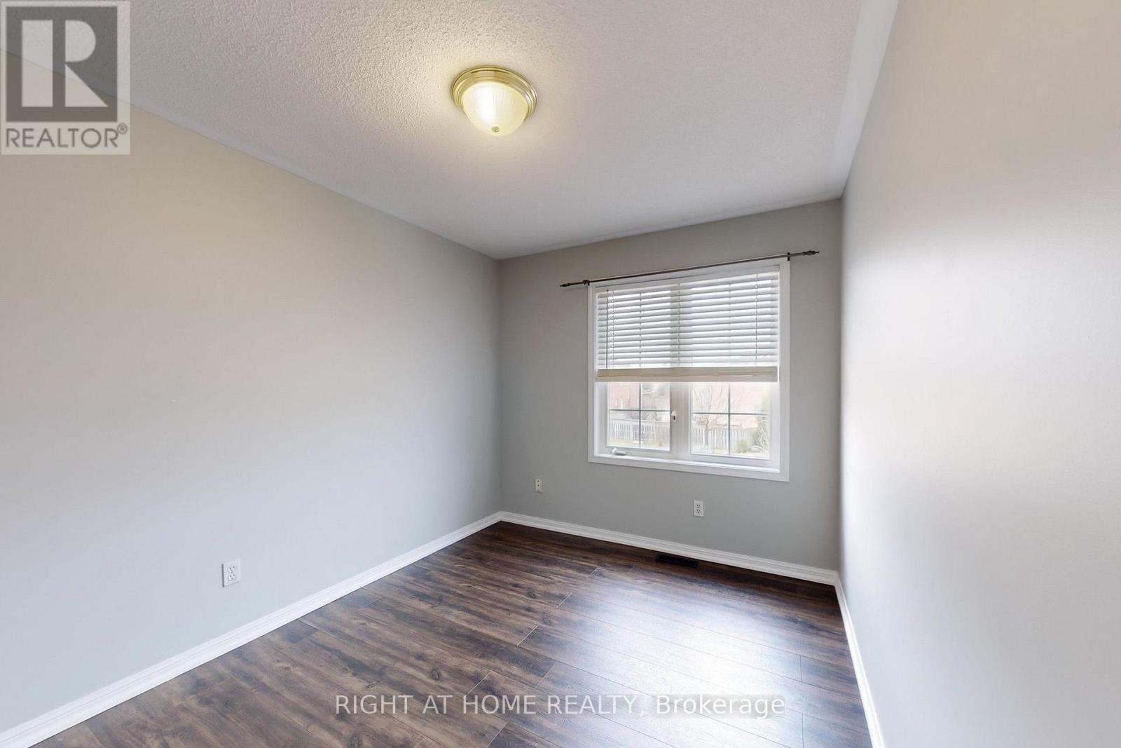 21 DUNLOP COURT - 32
