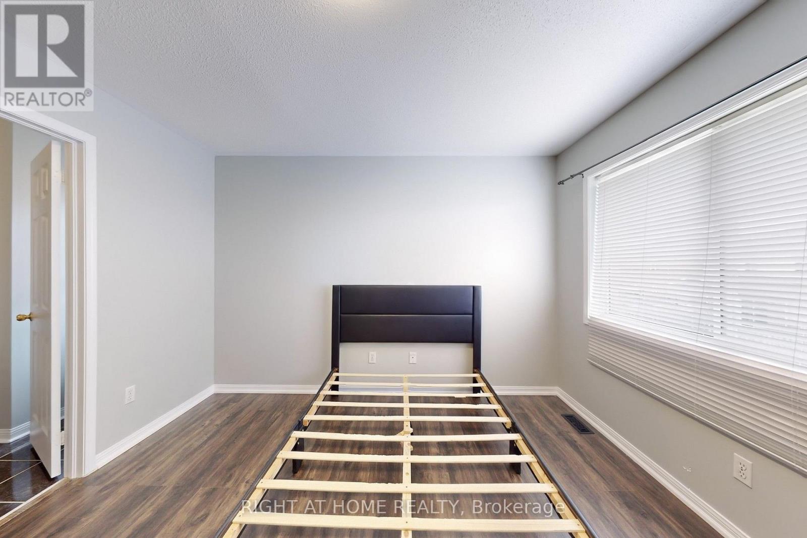 21 DUNLOP COURT - 26