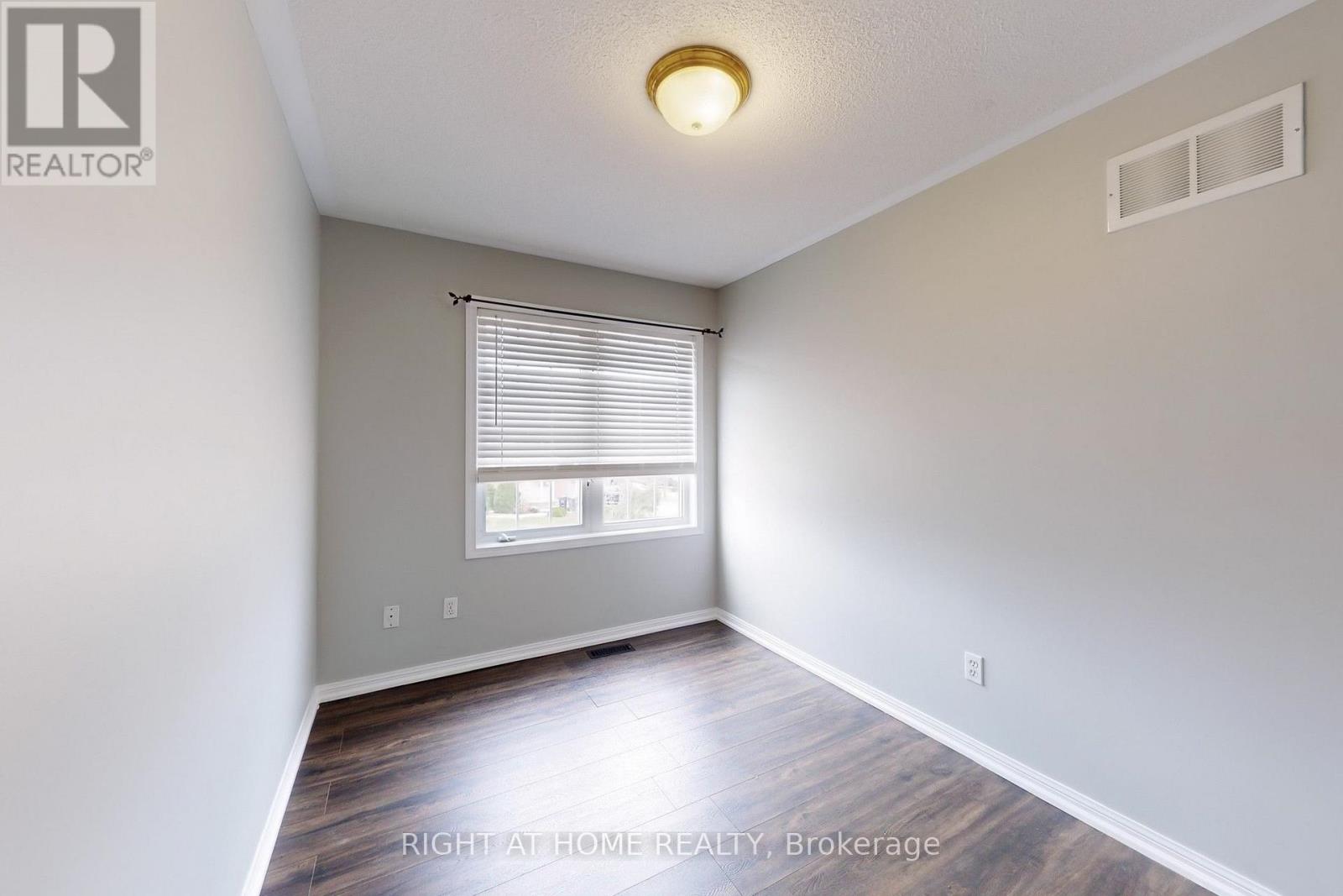 21 DUNLOP COURT - 34