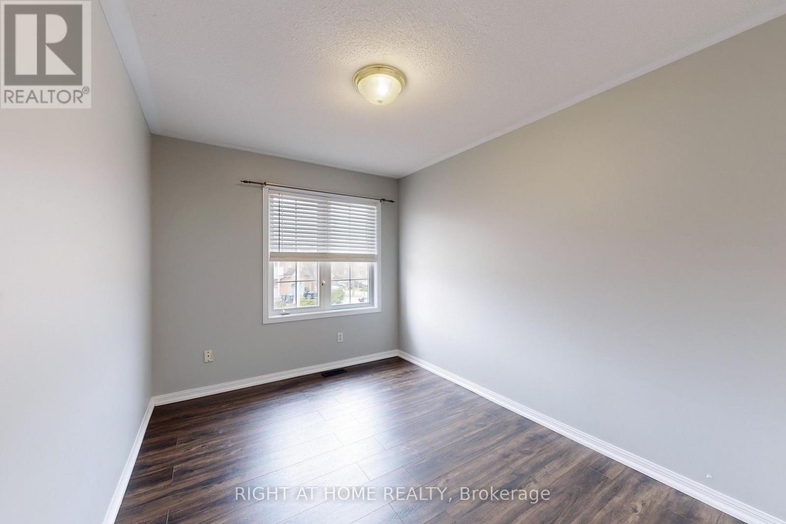 21 DUNLOP COURT - Image 30