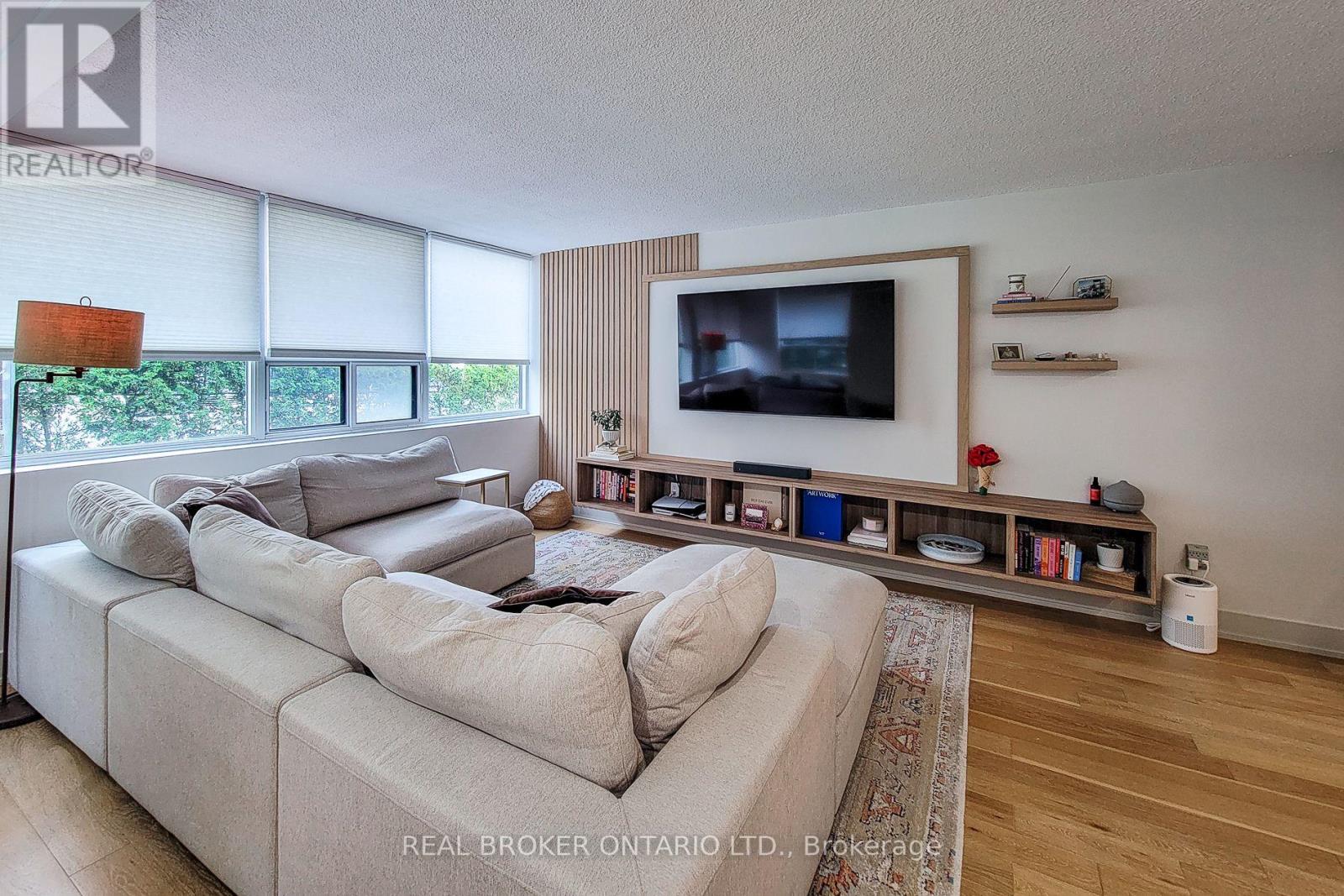##202 120 DUKE STREET - 2