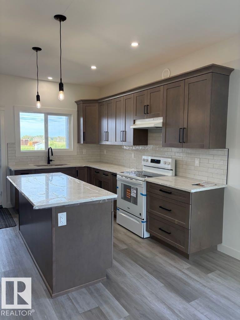 114 Alberta ST - 6