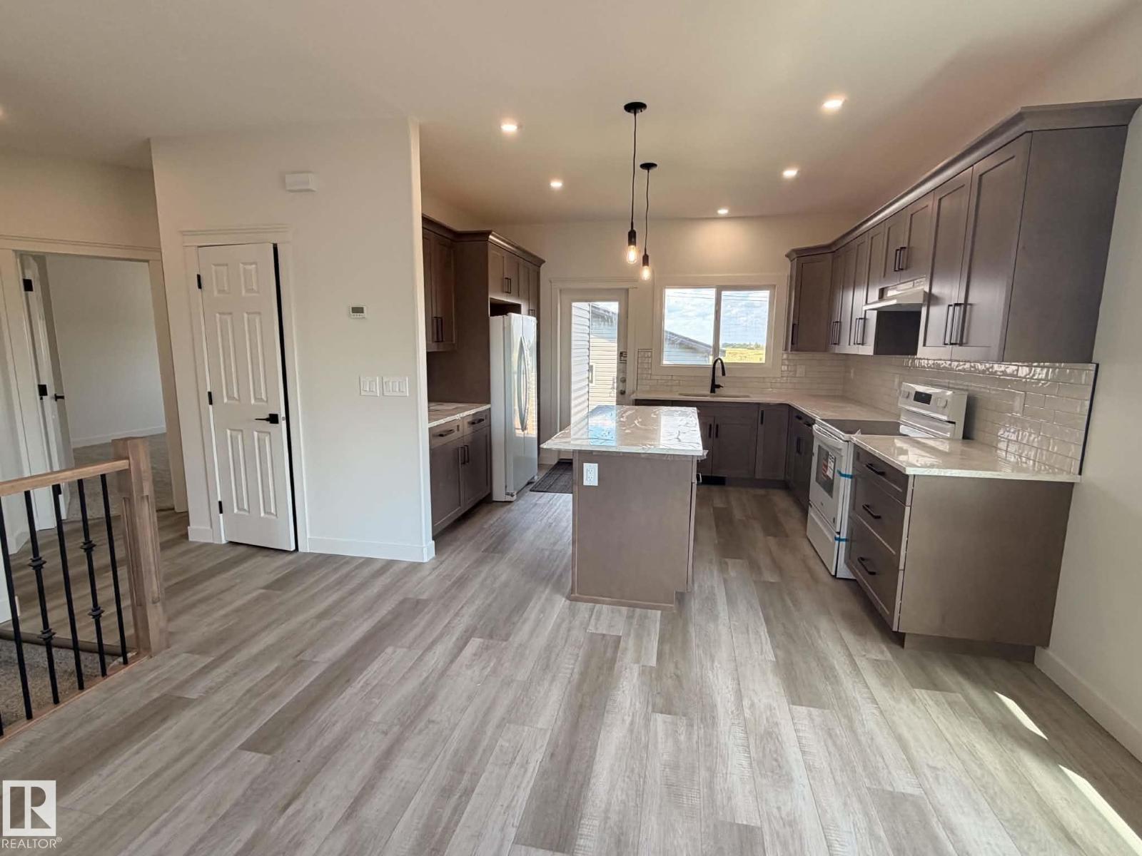 114 Alberta ST - 5