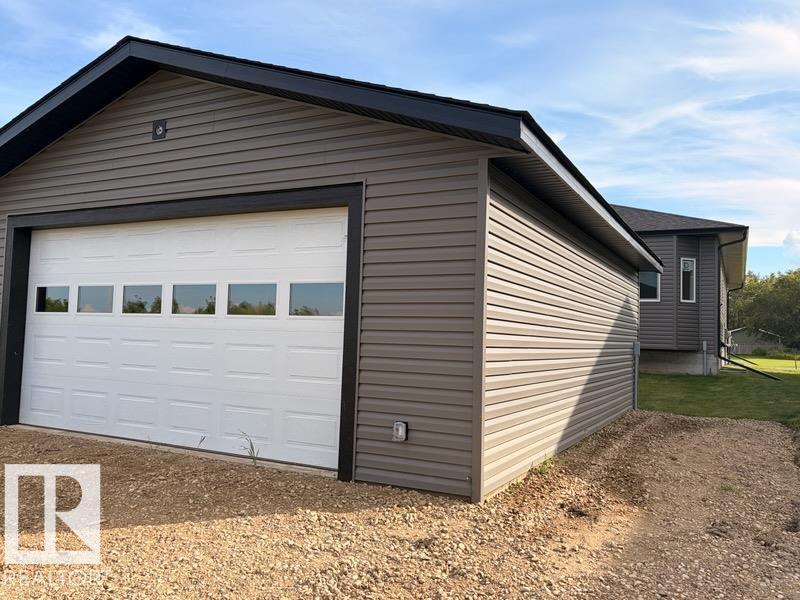 114 Alberta ST - 30