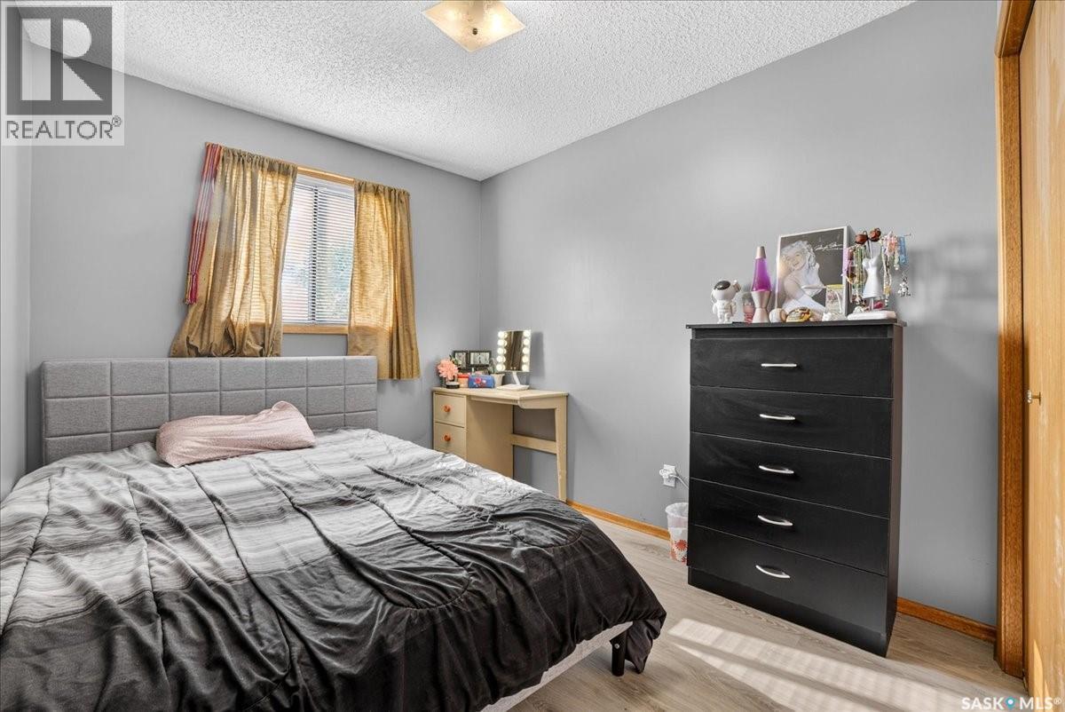 1324 Courtney STREET - Image 13