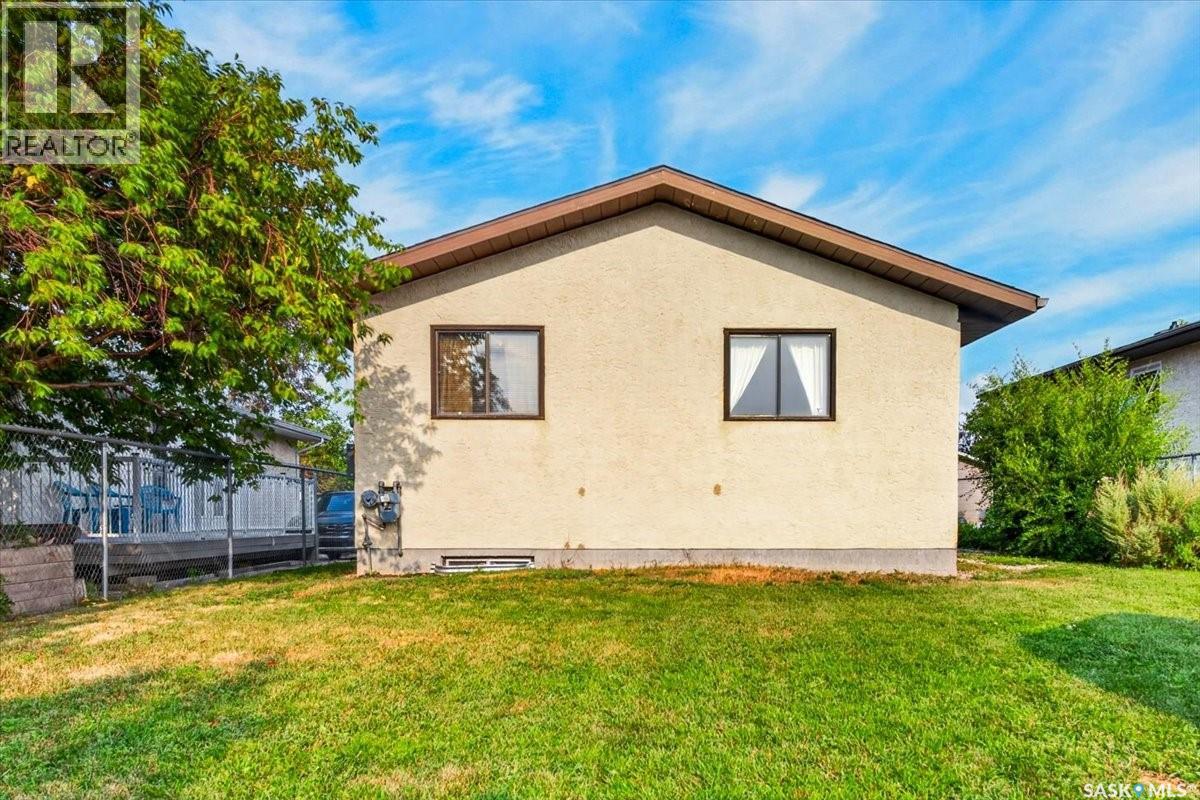 1324 Courtney STREET - Image 23