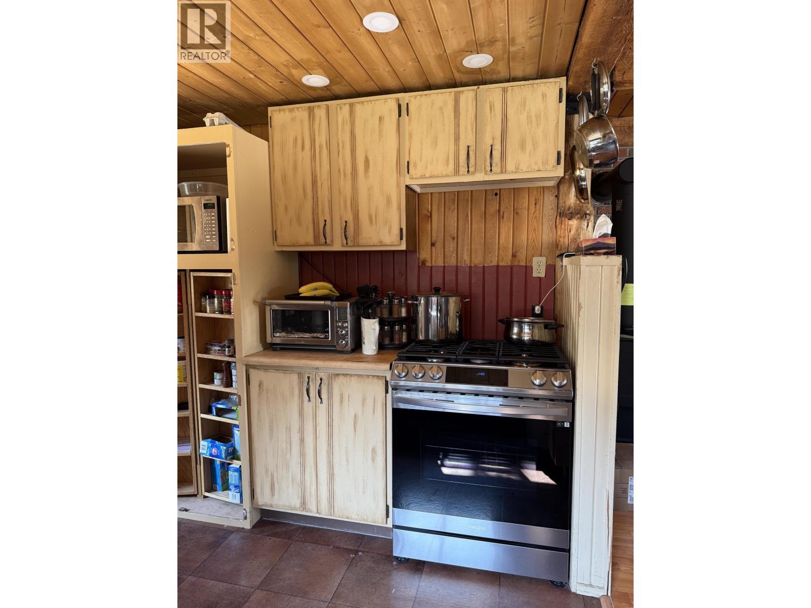 1453 FLETT ROAD - 10